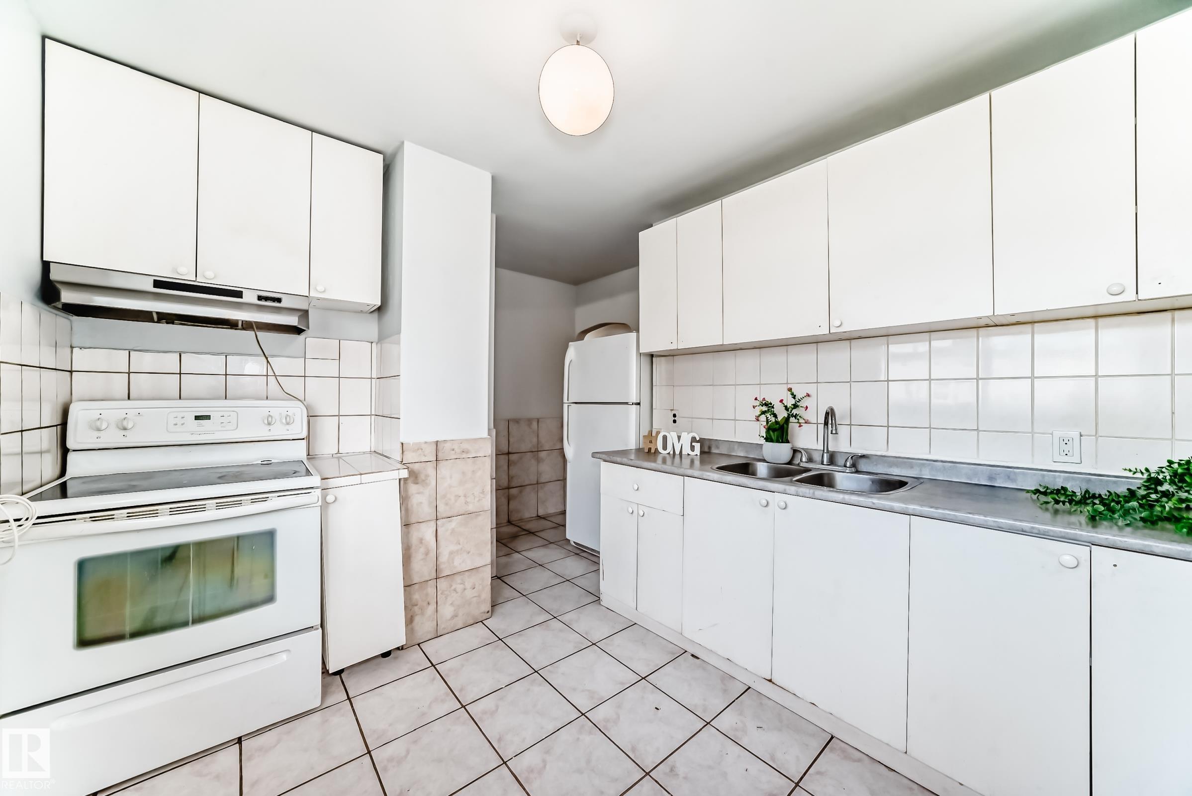 Photo 9 at 13003 Sherbrooke Avenue NW, Sherbrooke, Edmonton