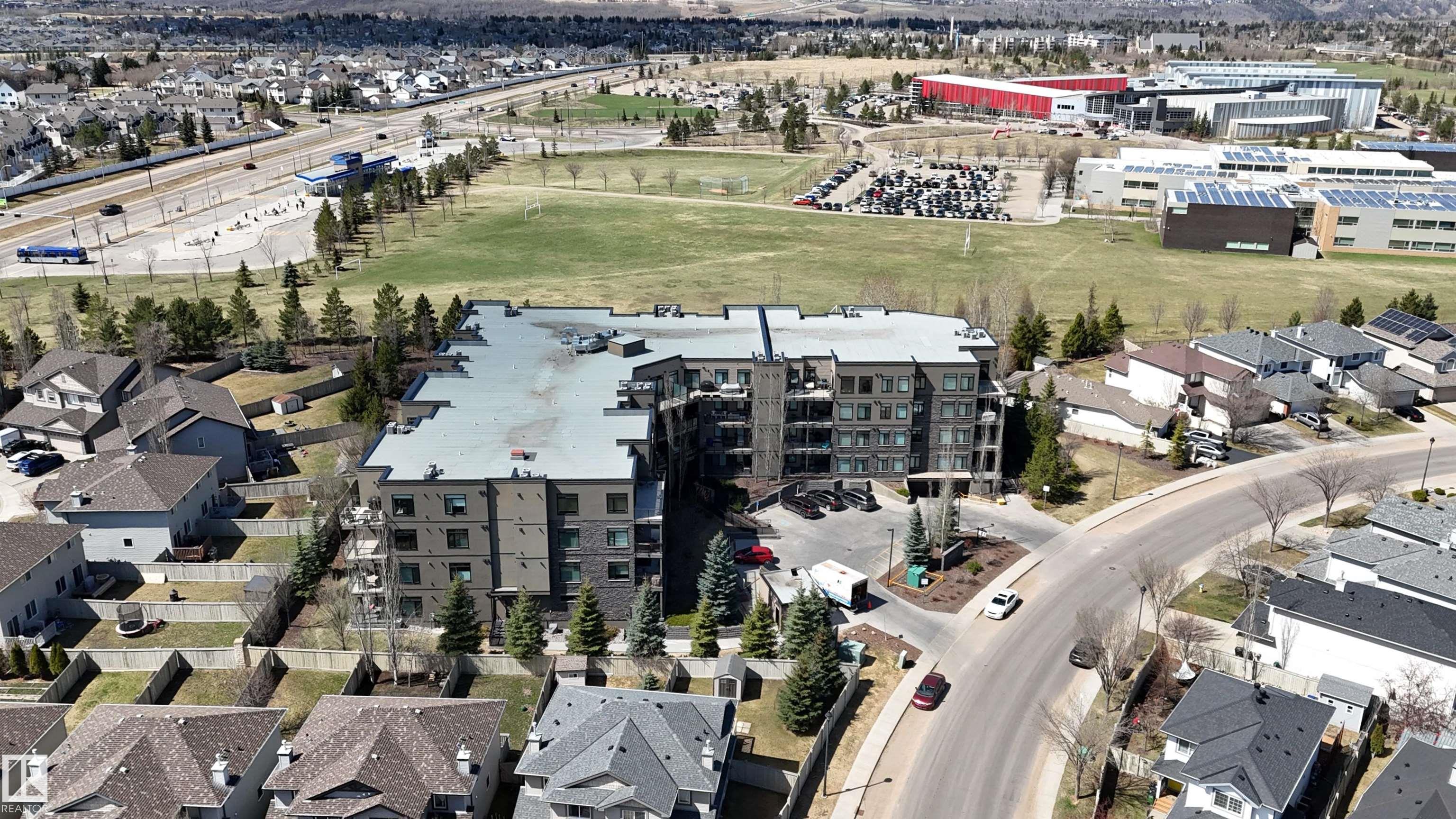 https://zimg.paragon.ice.com/ParagonImages/Property/PM/RAE/225398952/34/0/0/6d3153a9284d71fad1ff7c46da1baf1f/1/2f4d8af804ef0c68eeed782d7ca4d4ae/225398952-9beb4437-cd35-49cc-a5ff-9d6a8f5c3333.JPG