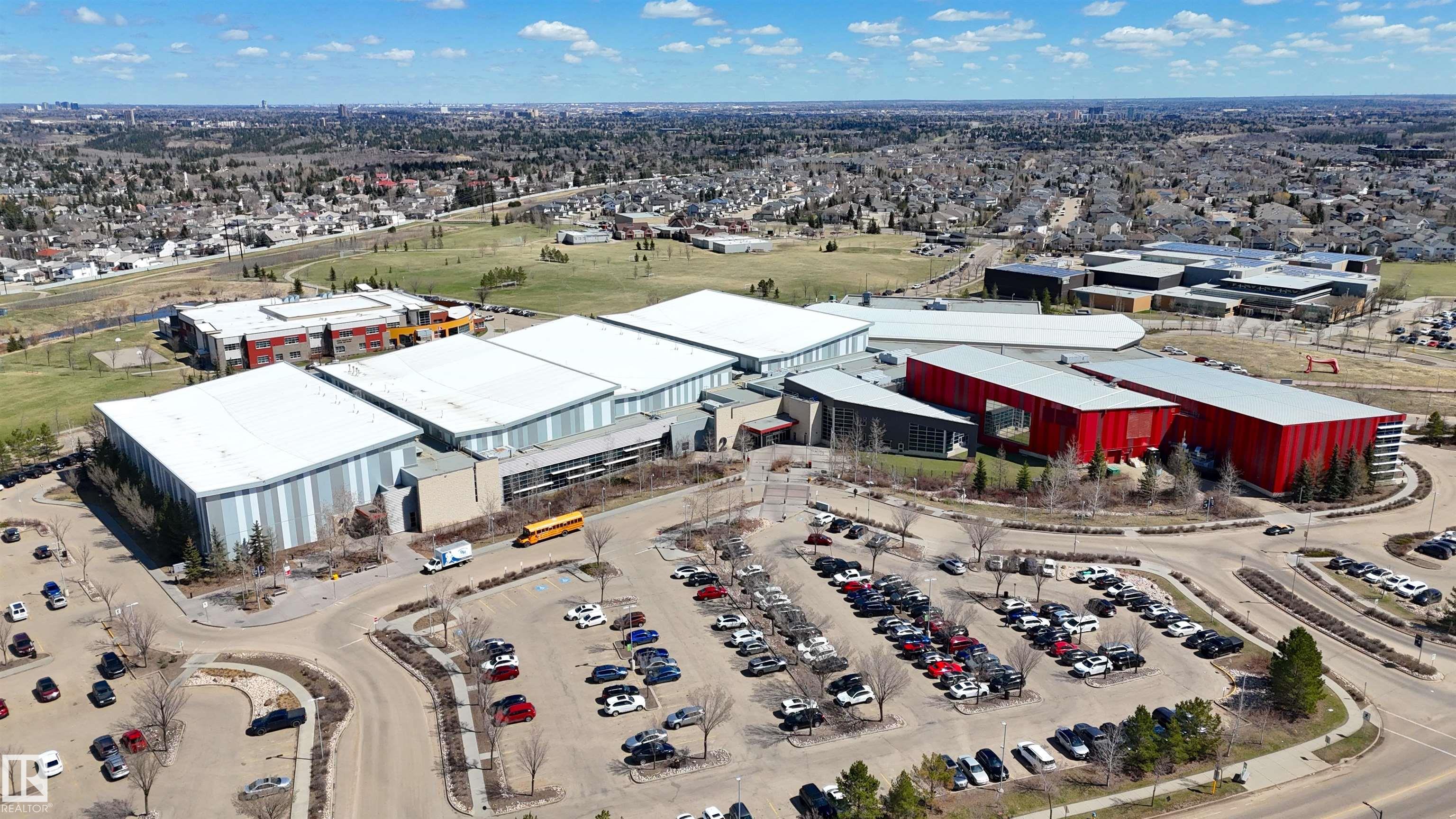 https://zimg.paragon.ice.com/ParagonImages/Property/PM/RAE/225398952/35/0/0/046fd863de0b50177751b308c9948184/1/2f4d8af804ef0c68eeed782d7ca4d4ae/225398952-3a0a1e46-ff50-4b66-9179-9533880838ff.JPG