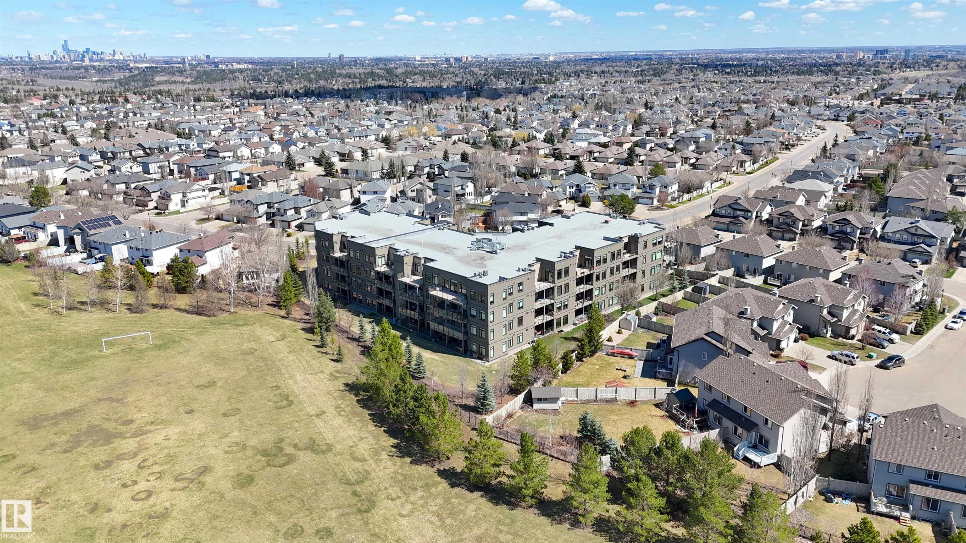 https://zimg.paragon.ice.com/ParagonImages/Property/PM/RAE/225398952/39/0/0/f0b6ae51e6d38bbea25f742c44a96765/1/2f4d8af804ef0c68eeed782d7ca4d4ae/225398952-cbf19e55-91e8-4c93-97c4-98e62ca5f99e.JPG