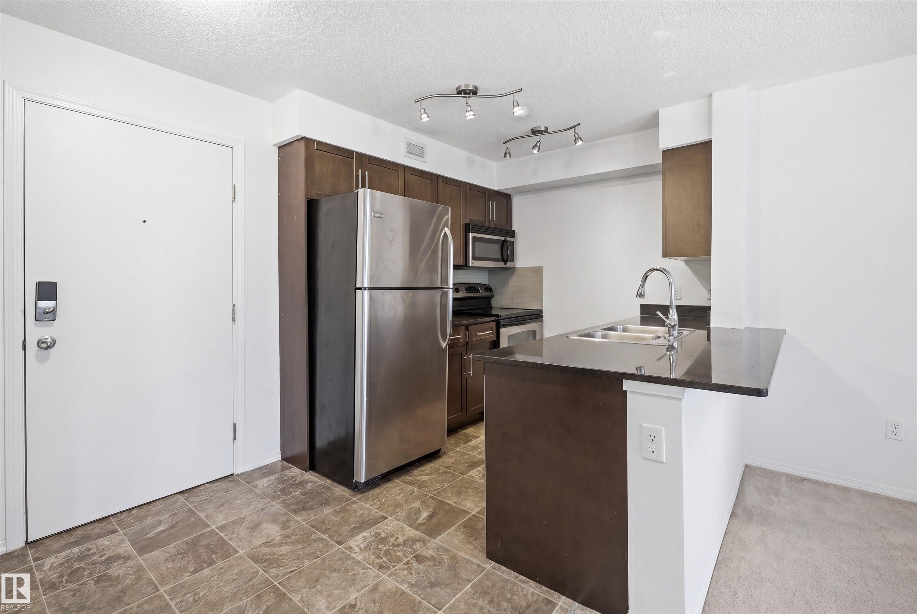 https://zimg.paragon.ice.com/ParagonImages/Property/PM/RAE/225398953/6/0/0/39745fb45a300555112ba1afe3a17bce/1/36c015627cae61d7b671c74316b202fc/225398953-dbbc9917-0112-4a4d-9733-a4232a54c5f8.JPG