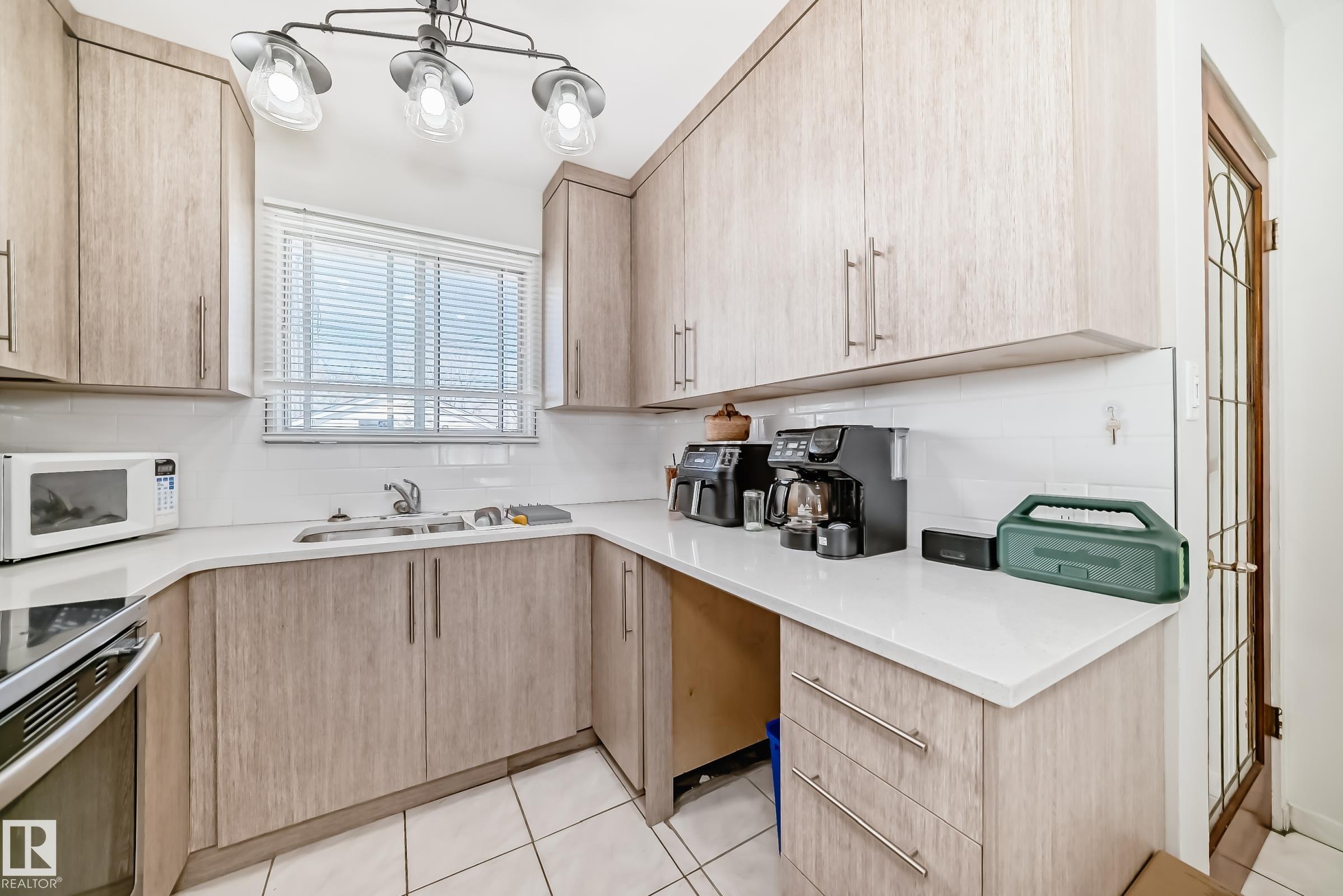 Photo 11 at 13524 123a Street NW, Kensington, Edmonton