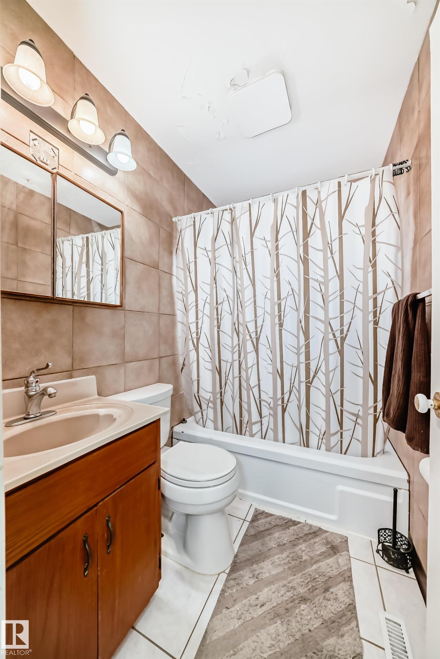 Photo 26 at 13524 123a Street NW, Kensington, Edmonton