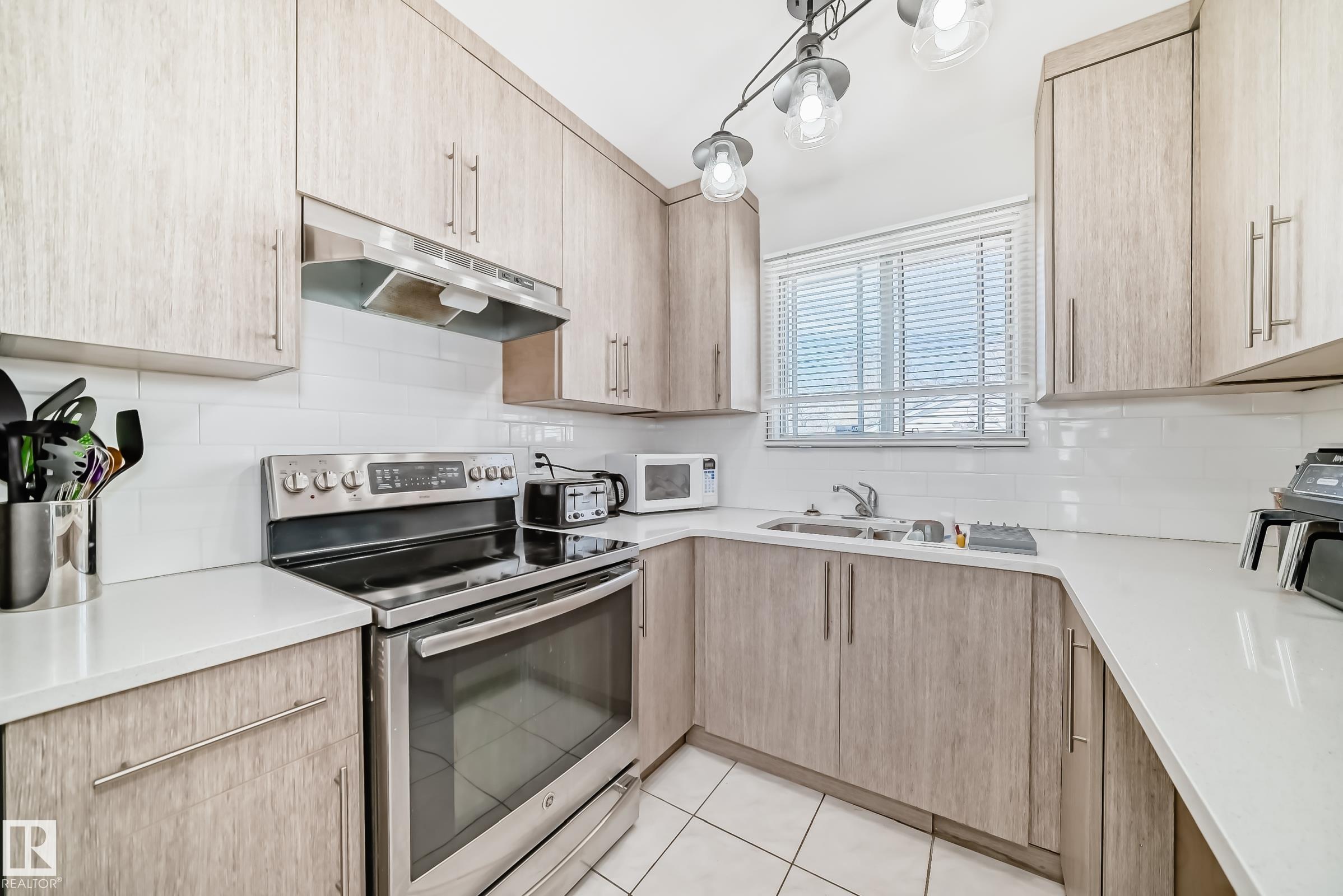 Photo 9 at 13524 123a Street NW, Kensington, Edmonton