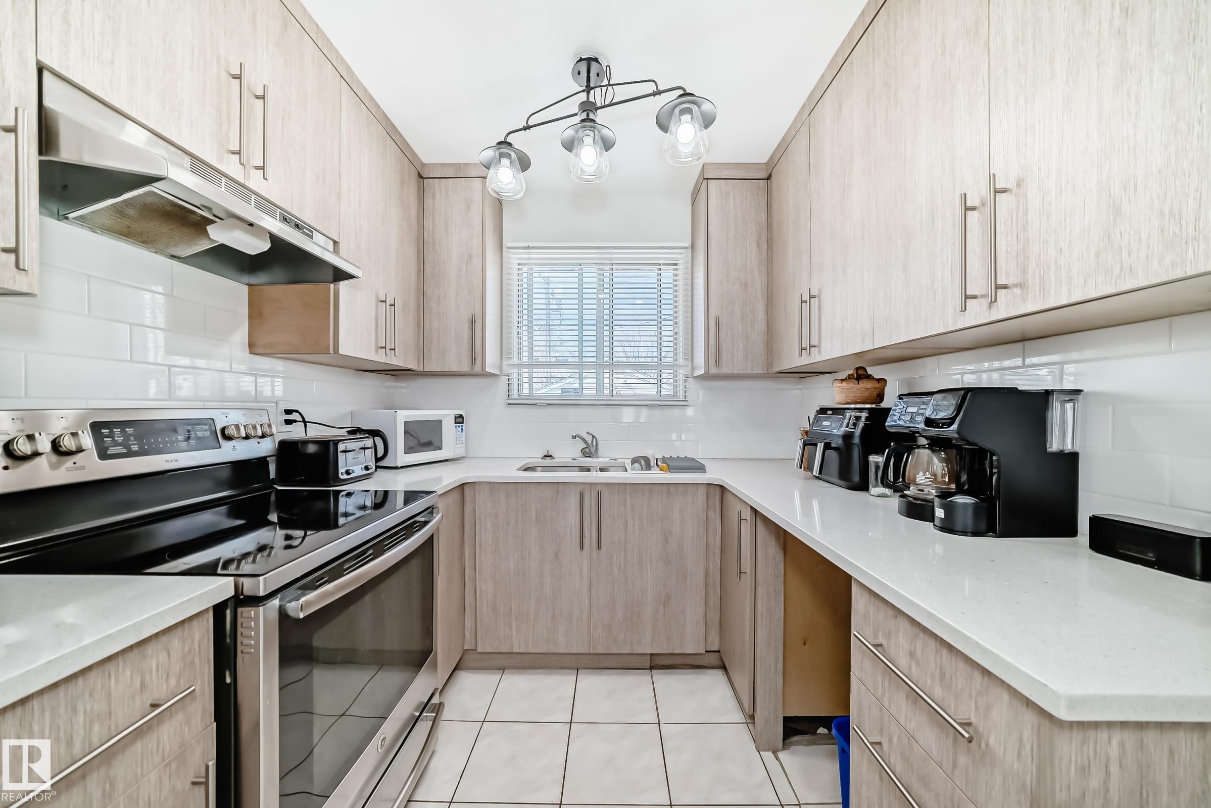 Photo 10 at 13524 123a Street NW, Kensington, Edmonton