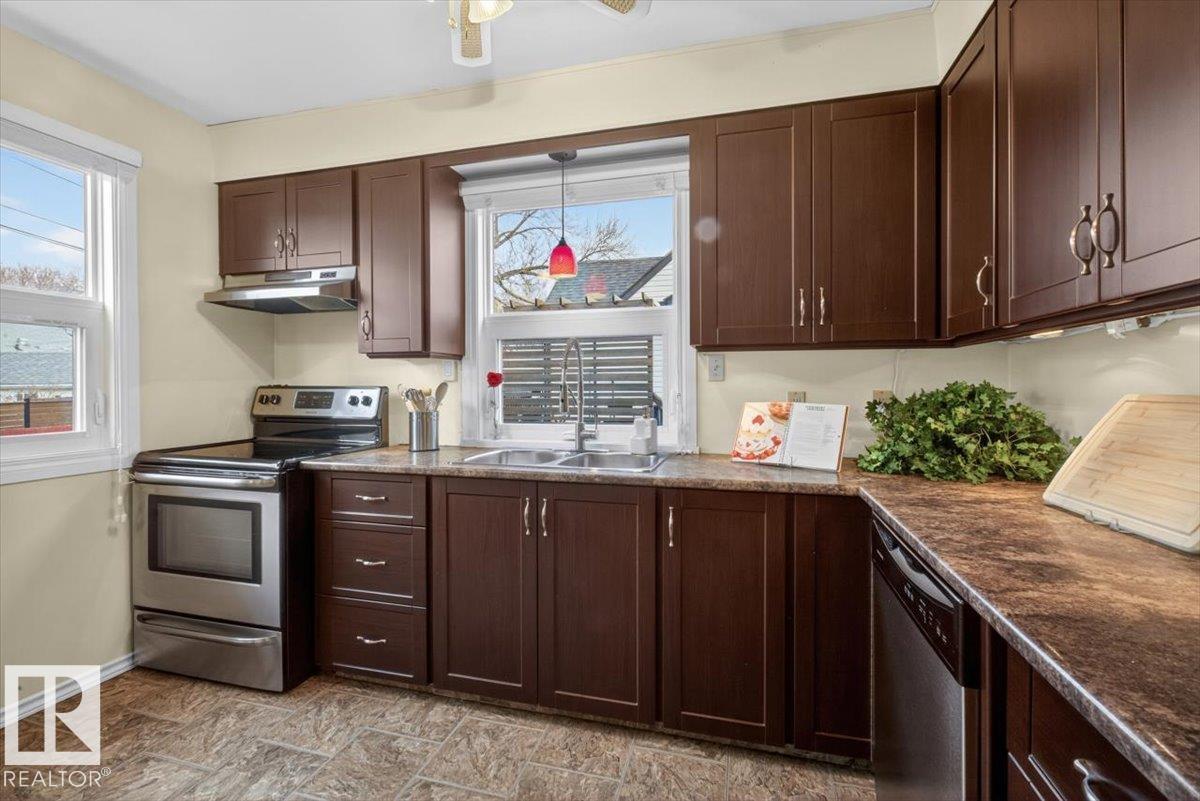 https://zimg.paragon.ice.com/ParagonImages/Property/PM/RAE/225398957/13/0/0/24715c1e3ca56c668b6f33cf4c1785ef/1/6829aaca3135cd4df97fd7f8dffb49e0/225398957-d1e12e33-3310-4836-b220-c33dd27e4576.JPG