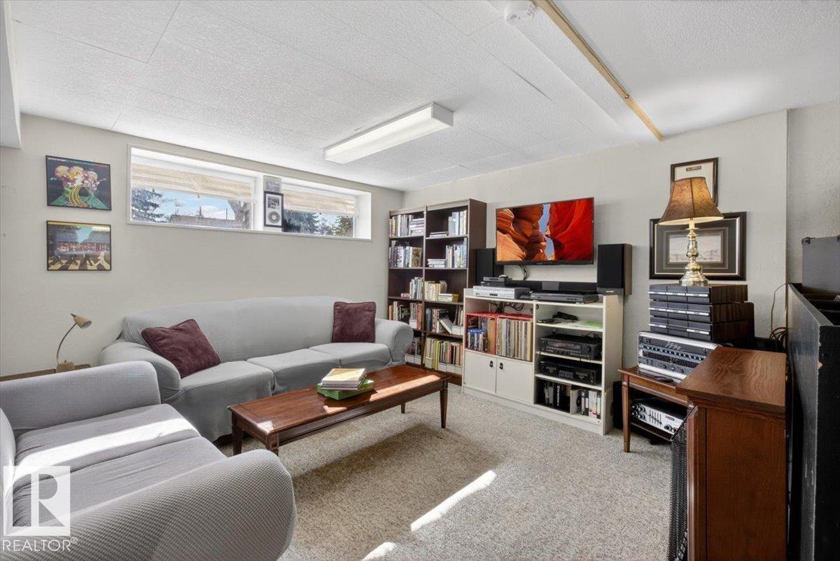 https://zimg.paragon.ice.com/ParagonImages/Property/PM/RAE/225398957/36/0/0/3537b9285ea90734f04ca19a2555a41e/1/6829aaca3135cd4df97fd7f8dffb49e0/225398957-d7853619-6a0c-48ad-93df-50d098f9e924.JPG