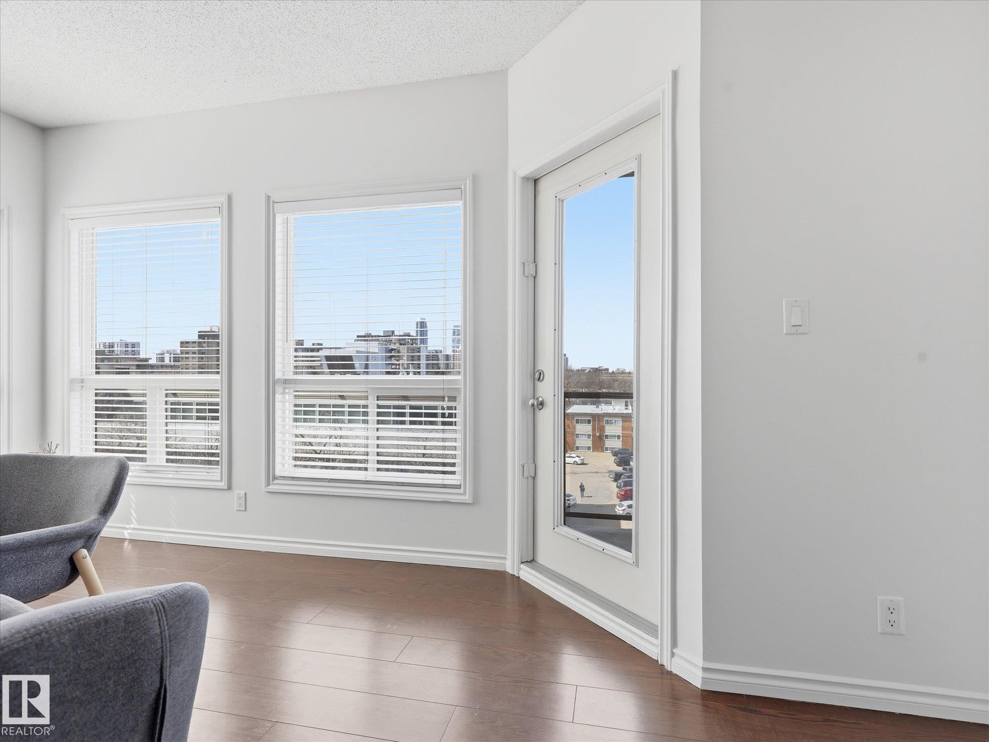 https://zimg.paragon.ice.com/ParagonImages/Property/PM/RAE/225398962/12/0/0/9daa69d988200e541e75d6429fceba7e/1/26975b3ebeb2e9eb8e845bac7b80d187/225398962-6d0466d7-0437-4d6f-8b87-c2c8f29247c4.JPG