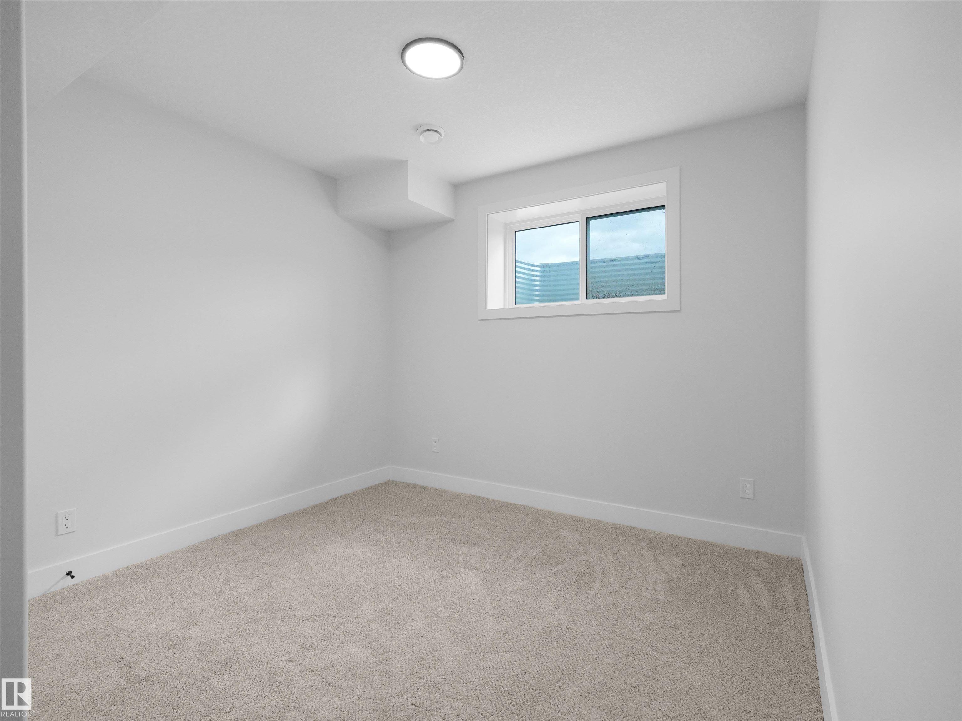 https://zimg.paragon.ice.com/ParagonImages/Property/PM/RAE/225398963/61/0/0/725b0d147aad869e00d654d634e7f9ee/1/c7f023362c64b59ba2a5b0cf1b9c69dd/225398963-66a334f8-69da-4983-8535-2df577fba8b8.JPG