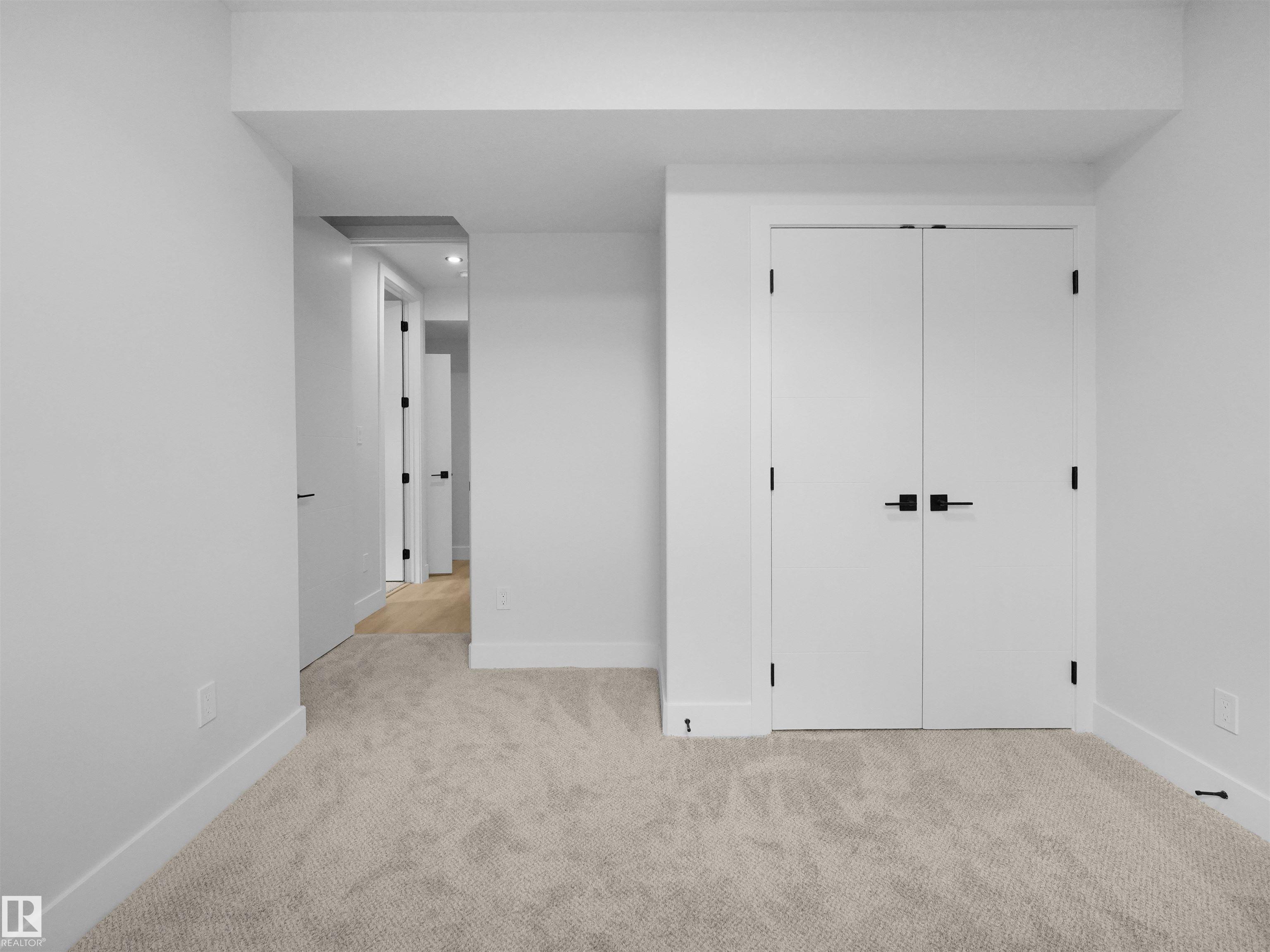 https://zimg.paragon.ice.com/ParagonImages/Property/PM/RAE/225398963/62/0/0/5984689b6752a90c022cc0ec8f993292/1/c7f023362c64b59ba2a5b0cf1b9c69dd/225398963-f91d6ae5-6e92-4bf2-b708-902c4677bd3d.JPG