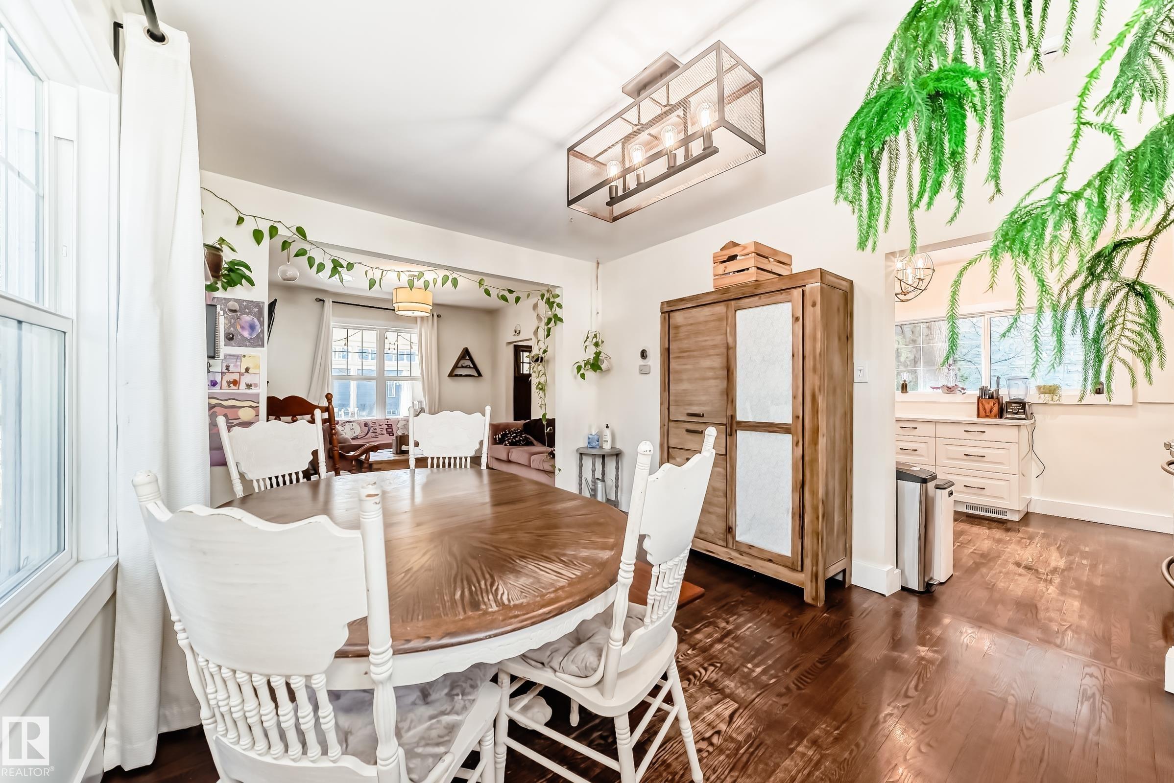 https://zimg.paragon.ice.com/ParagonImages/Property/PM/RAE/225398990/12/0/0/a34cd498097a5df640b0d94c130f9813/1/9f60fb73f4cc4db5bb422d87d43035e9/225398990-e710fa2b-41bc-4f51-b0c9-d7d62a330046.JPG