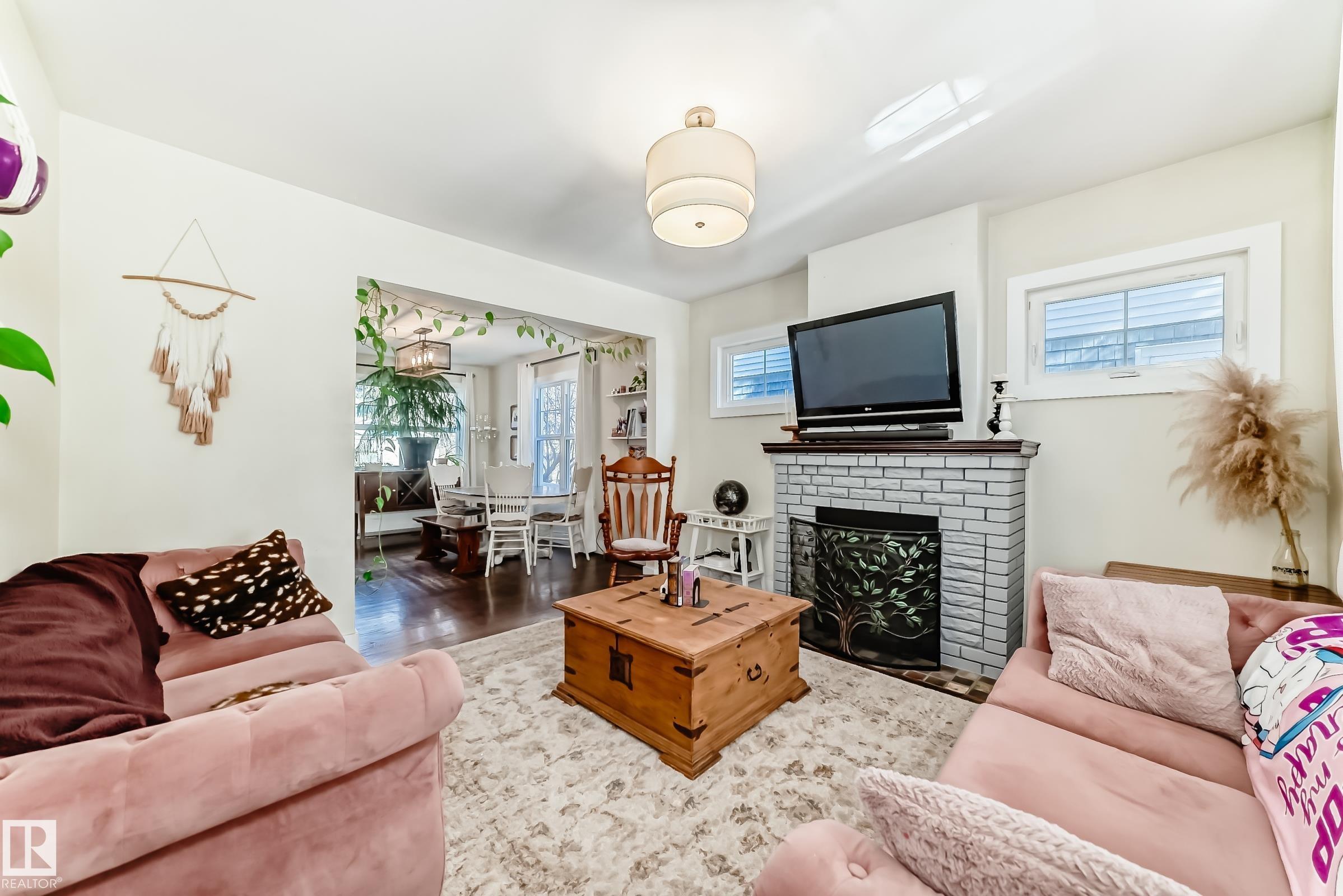 https://zimg.paragon.ice.com/ParagonImages/Property/PM/RAE/225398990/13/0/0/c55c2331680899aeabcbd308207b74a8/1/9f60fb73f4cc4db5bb422d87d43035e9/225398990-27343144-0ee4-441d-bf4c-3cc433cf9e9e.JPG