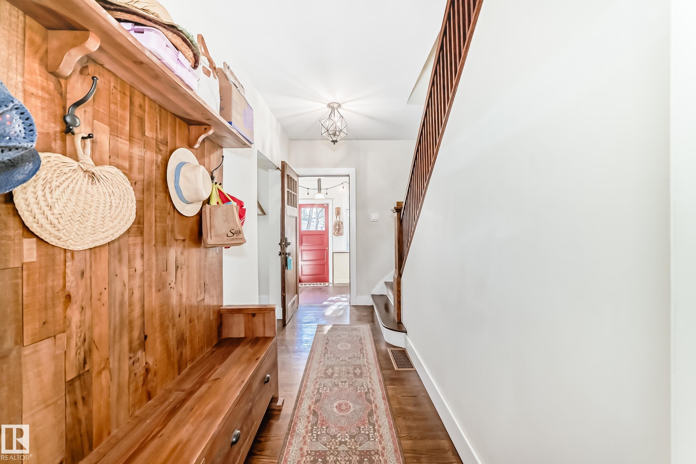 https://zimg.paragon.ice.com/ParagonImages/Property/PM/RAE/225398990/17/0/0/f891a102916161f478030ee67a97402c/1/9f60fb73f4cc4db5bb422d87d43035e9/225398990-d20ce974-2593-4606-af1b-371a4d9a5460.JPG