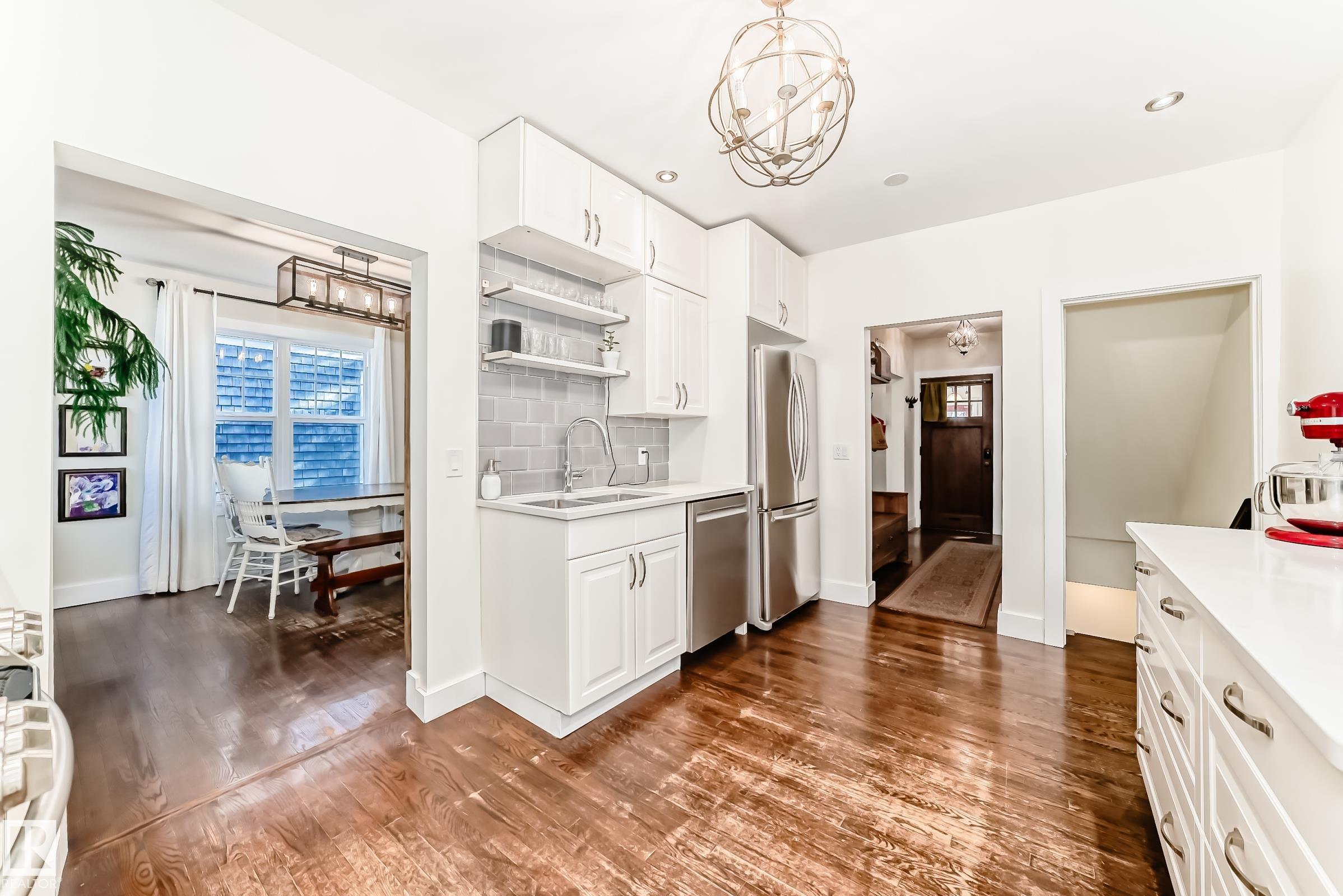 https://zimg.paragon.ice.com/ParagonImages/Property/PM/RAE/225398990/9/0/0/1c9c1b2e11a9f1467e6a8bc3de199e80/1/9f60fb73f4cc4db5bb422d87d43035e9/225398990-2b5e0774-b696-48d4-9ad9-47bfb8f05fa5.JPG