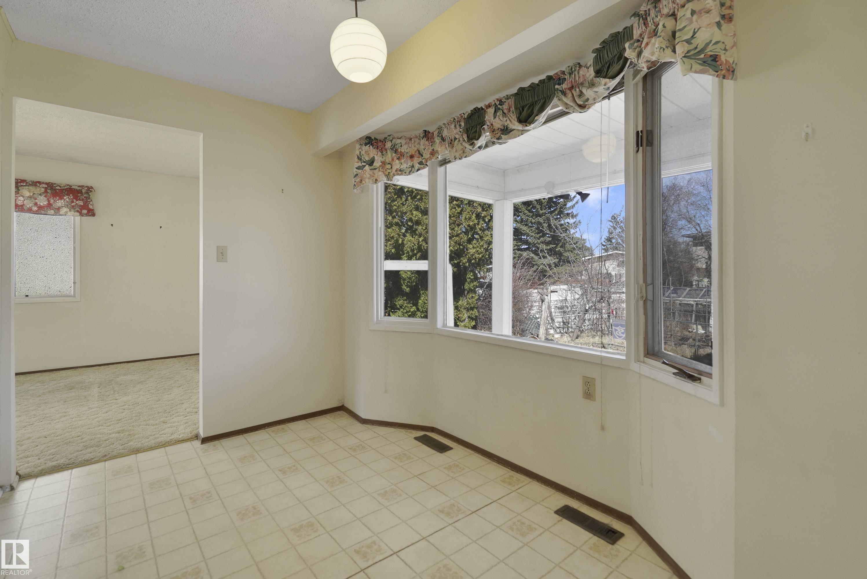 https://zimg.paragon.ice.com/ParagonImages/Property/PM/RAE/225398991/11/0/0/509ff980b4a2a887aebbbf5ad6ce5bad/1/83127b6dd2ee28390d858d7d8f267c80/225398991-17dde1bf-b944-43ad-91c5-504e854d98e2.JPG