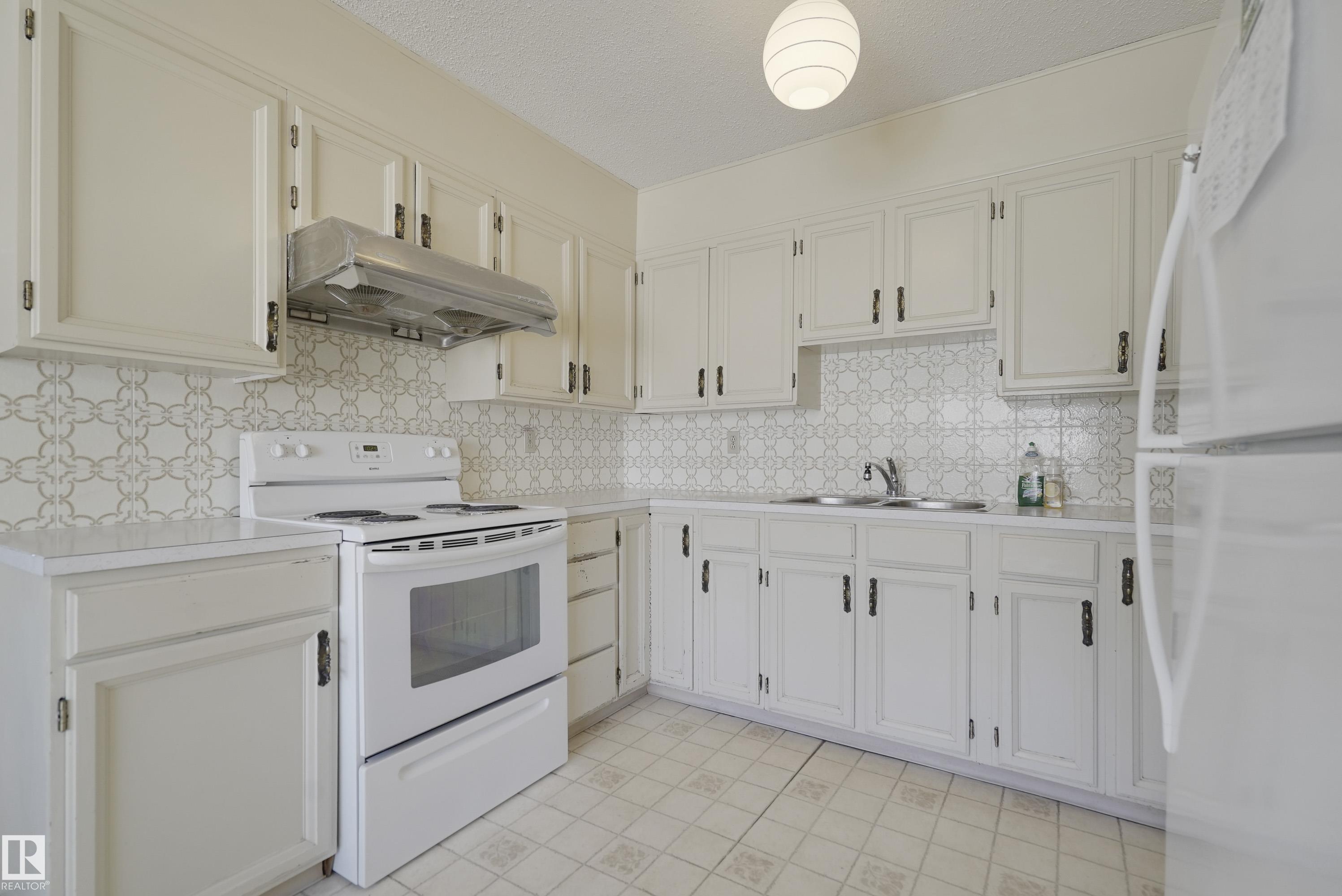 https://zimg.paragon.ice.com/ParagonImages/Property/PM/RAE/225398991/13/0/0/f6385b691027e727486b322dae620ffd/1/83127b6dd2ee28390d858d7d8f267c80/225398991-9a578686-4146-4bb4-9064-8d32800aebe6.JPG