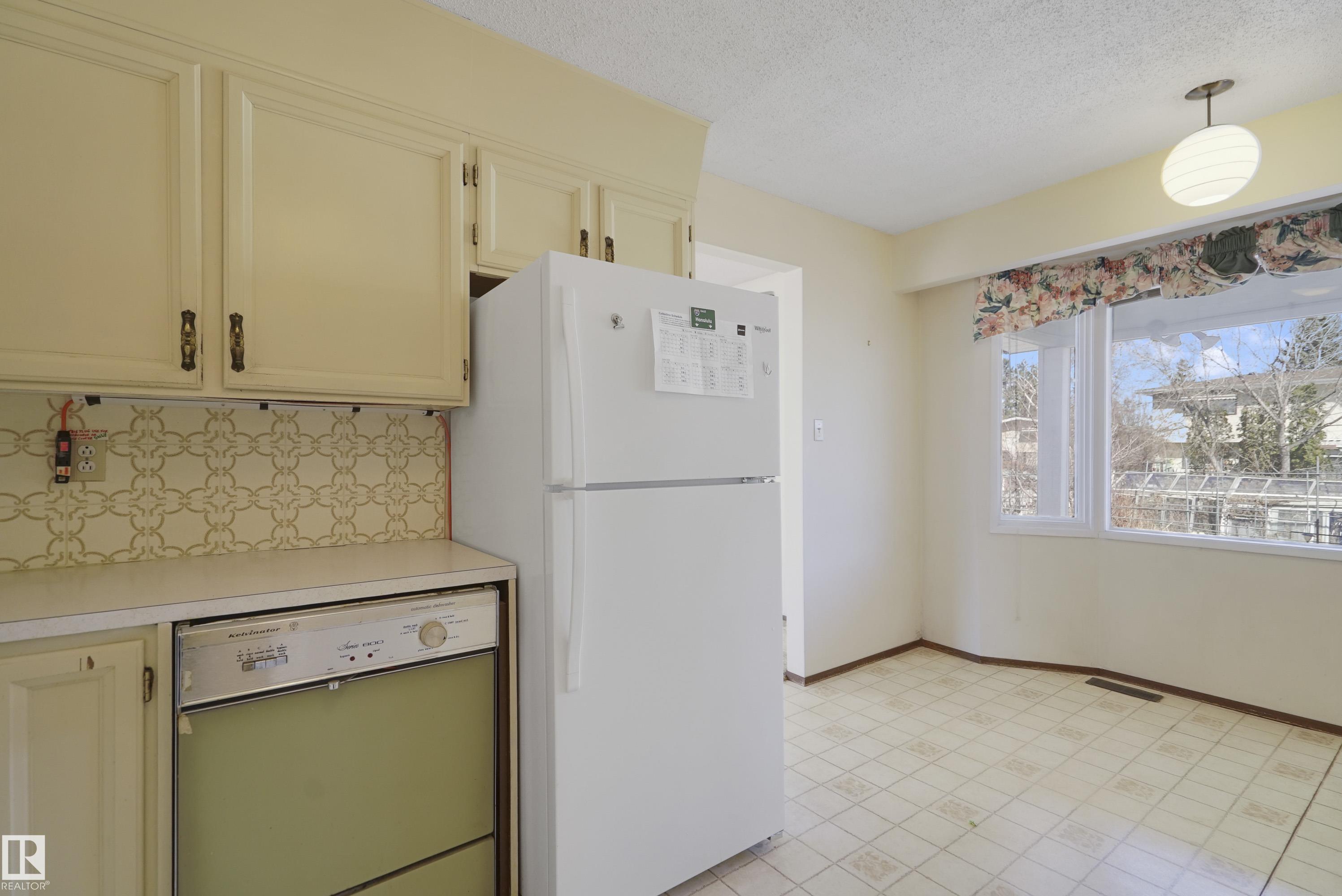 https://zimg.paragon.ice.com/ParagonImages/Property/PM/RAE/225398991/15/0/0/09f78a634d55268080834c7fb0cf8d80/1/83127b6dd2ee28390d858d7d8f267c80/225398991-1c5ed9e1-3245-46c3-bb3b-83756415ff5f.JPG
