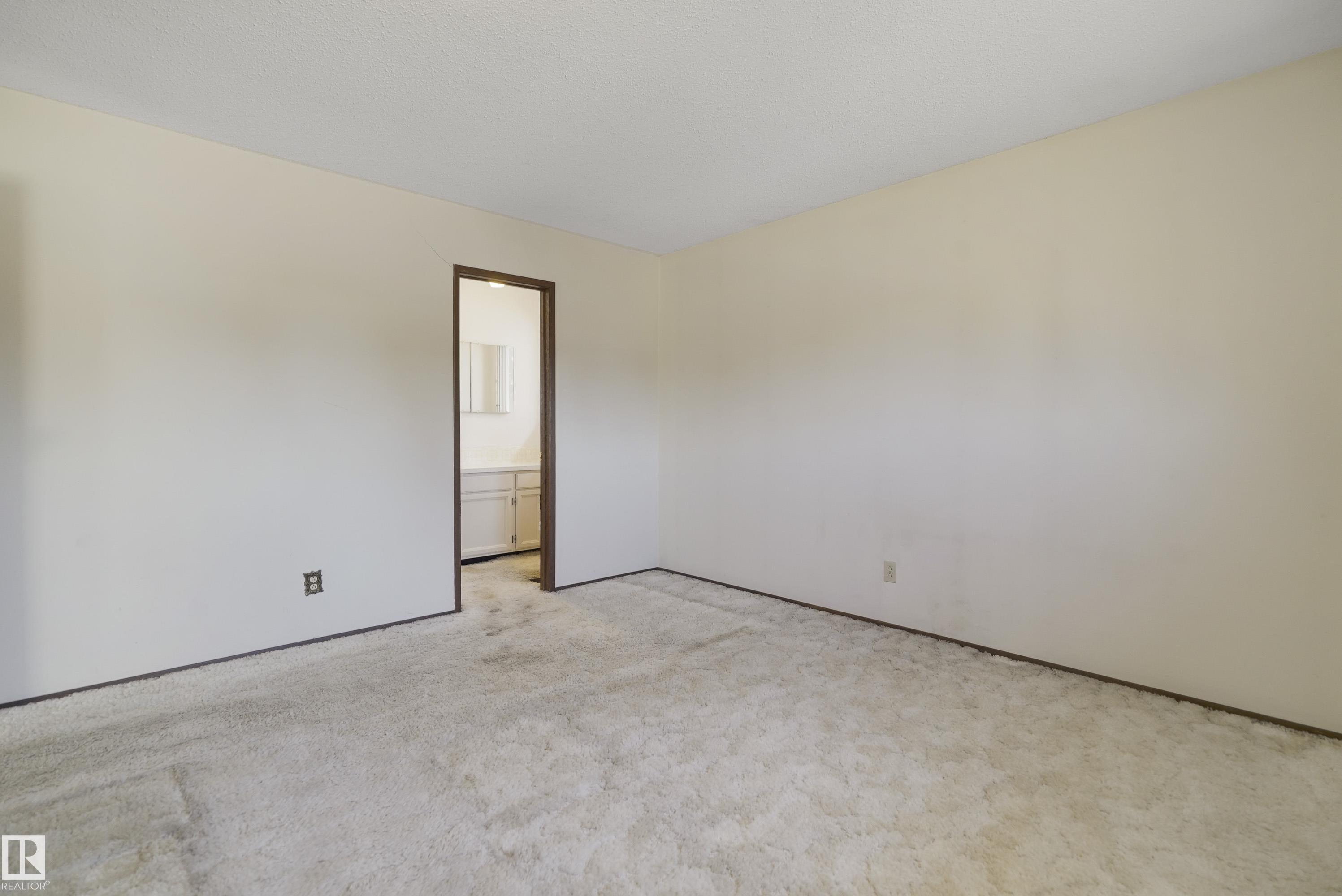 https://zimg.paragon.ice.com/ParagonImages/Property/PM/RAE/225398991/17/0/0/9f555c6e46ed8f7f0a3b83149afd6c9c/1/83127b6dd2ee28390d858d7d8f267c80/225398991-87149438-db94-4a21-bee8-962d0f9d01b8.JPG