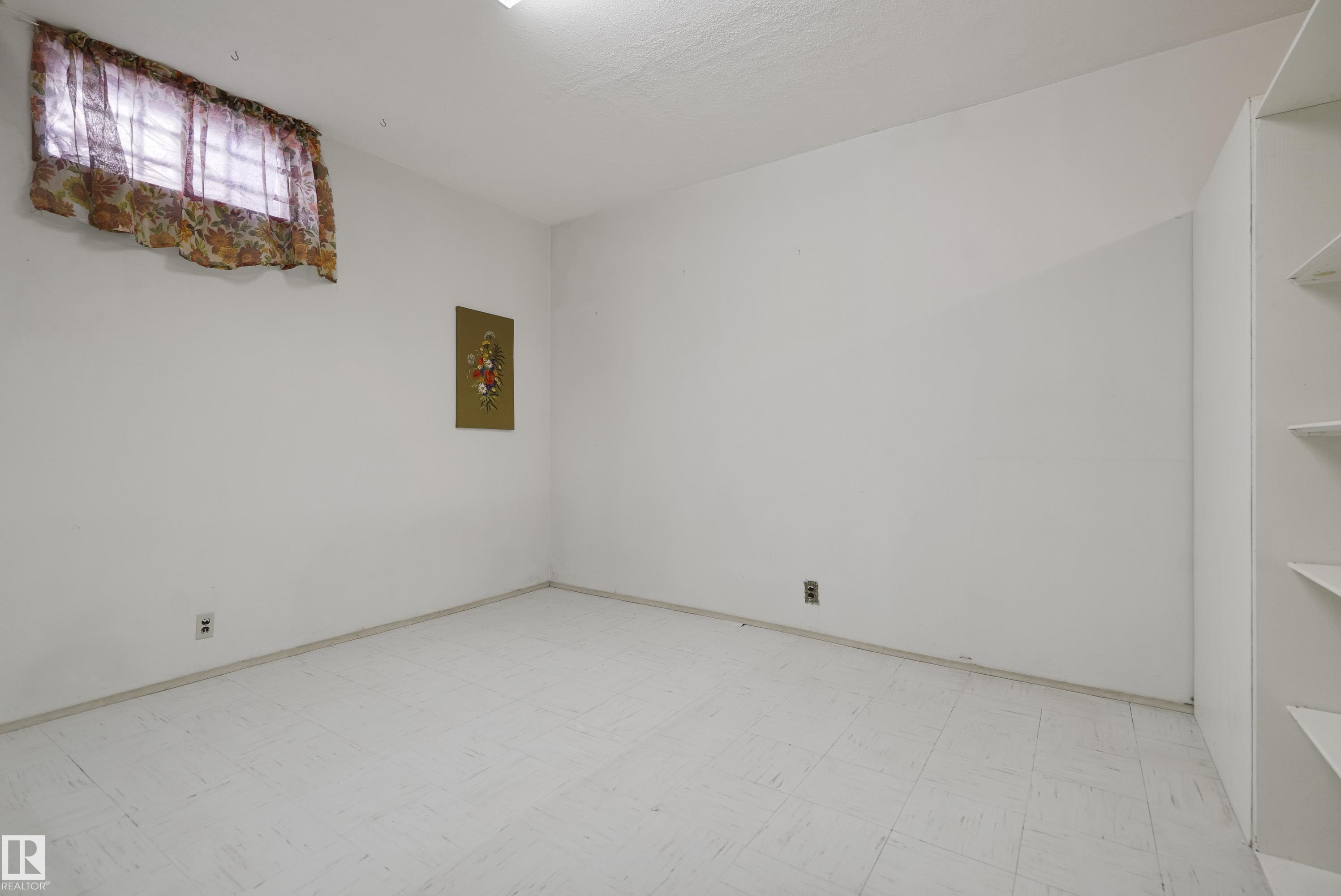 https://zimg.paragon.ice.com/ParagonImages/Property/PM/RAE/225398991/38/0/0/976c1ca1f7102875881d8ca28c419277/1/83127b6dd2ee28390d858d7d8f267c80/225398991-871db4de-f192-47fd-9633-4cdd5bdc6f8b.JPG