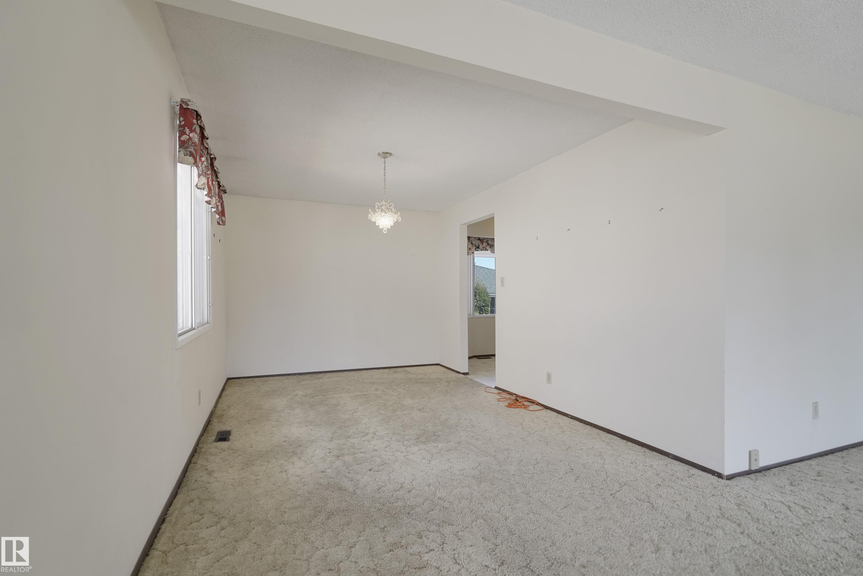 https://zimg.paragon.ice.com/ParagonImages/Property/PM/RAE/225398991/6/0/0/ce3e580c6bfec7a9aba264f025bd48ba/1/83127b6dd2ee28390d858d7d8f267c80/225398991-e0543f2a-0abf-4402-b3f1-ae2309b3bac4.JPG