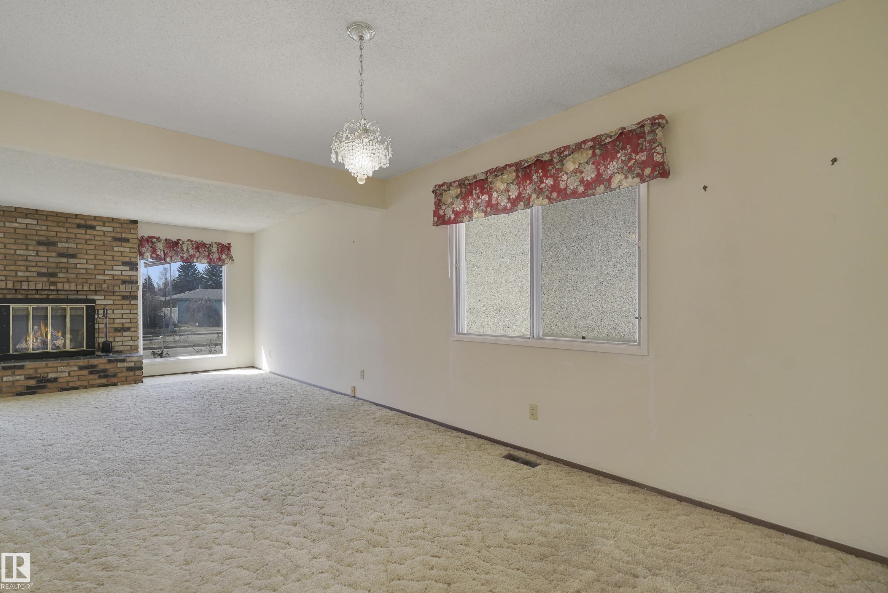 https://zimg.paragon.ice.com/ParagonImages/Property/PM/RAE/225398991/8/0/0/4c81271313384c7b638e5861a92ae05d/1/83127b6dd2ee28390d858d7d8f267c80/225398991-1c4ea118-ed72-46e2-9fa4-570cdf130ba0.JPG