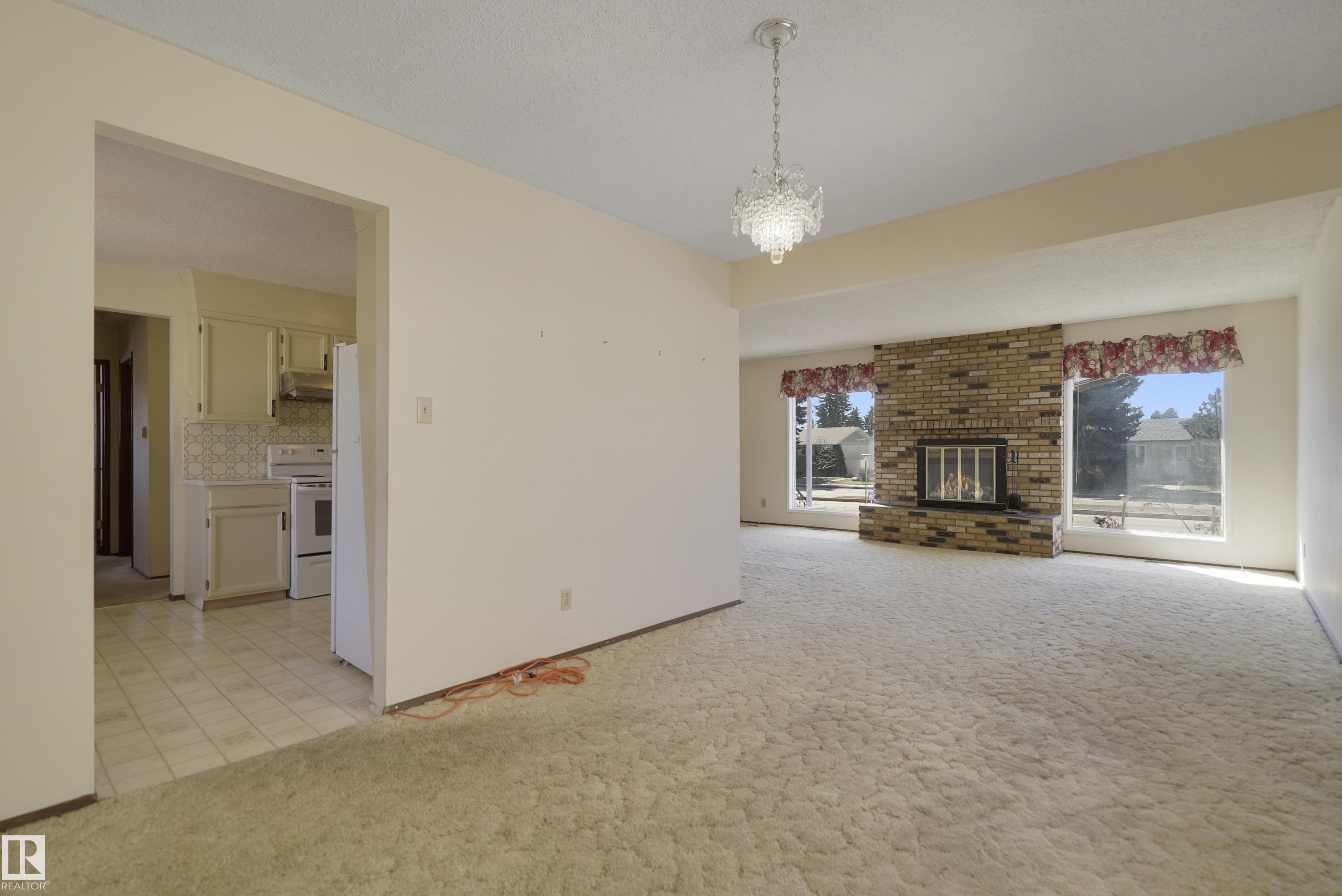 https://zimg.paragon.ice.com/ParagonImages/Property/PM/RAE/225398991/9/0/0/2e04b9118f6ea371d66bd2c9abc54d5e/1/83127b6dd2ee28390d858d7d8f267c80/225398991-50b7be1d-2d5e-4037-9654-b97a0aa7fd55.JPG