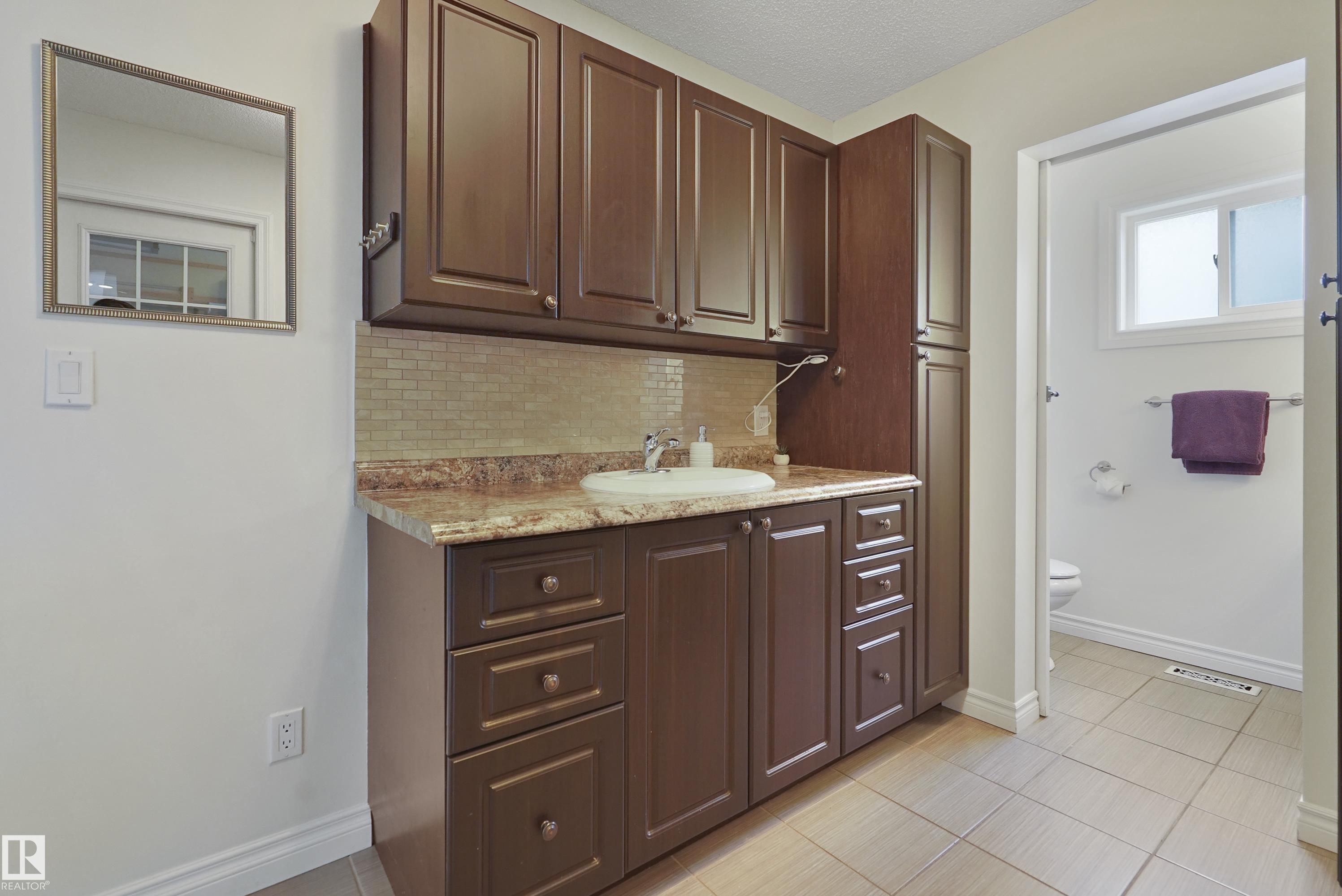 https://zimg.paragon.ice.com/ParagonImages/Property/PM/RAE/225398996/32/0/0/5cdc6e8099068675c591d05d0bf01008/1/d1e4856d75d758526a2a2ce3cacb921e/225398996-5b279616-5700-45ea-969a-9d1b3d81089f.JPG