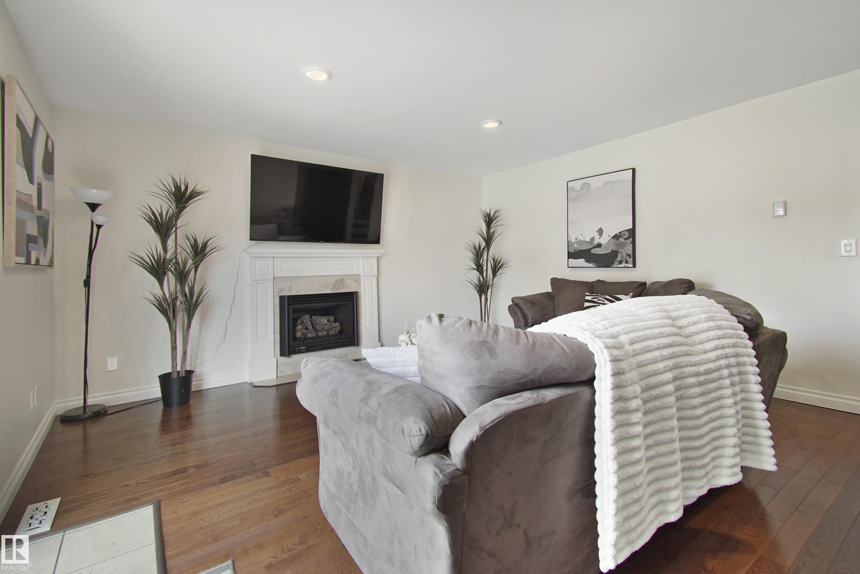 https://zimg.paragon.ice.com/ParagonImages/Property/PM/RAE/225398996/36/0/0/e3c1a3f37b637cf9ecf4ffb5a4215315/1/d1e4856d75d758526a2a2ce3cacb921e/225398996-96cfcb8a-4686-4085-9ad3-223146db4967.JPG