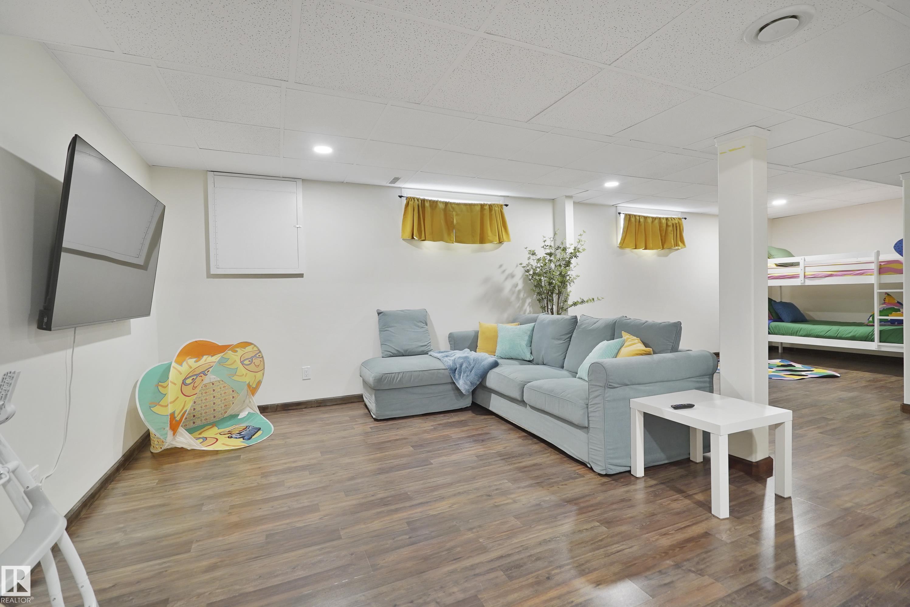 https://zimg.paragon.ice.com/ParagonImages/Property/PM/RAE/225398996/39/0/0/8b4bdb907169378b0c6a982bc74d4cf2/1/d1e4856d75d758526a2a2ce3cacb921e/225398996-f6dc2215-cb7f-4b48-b55a-bece6228152e.JPG