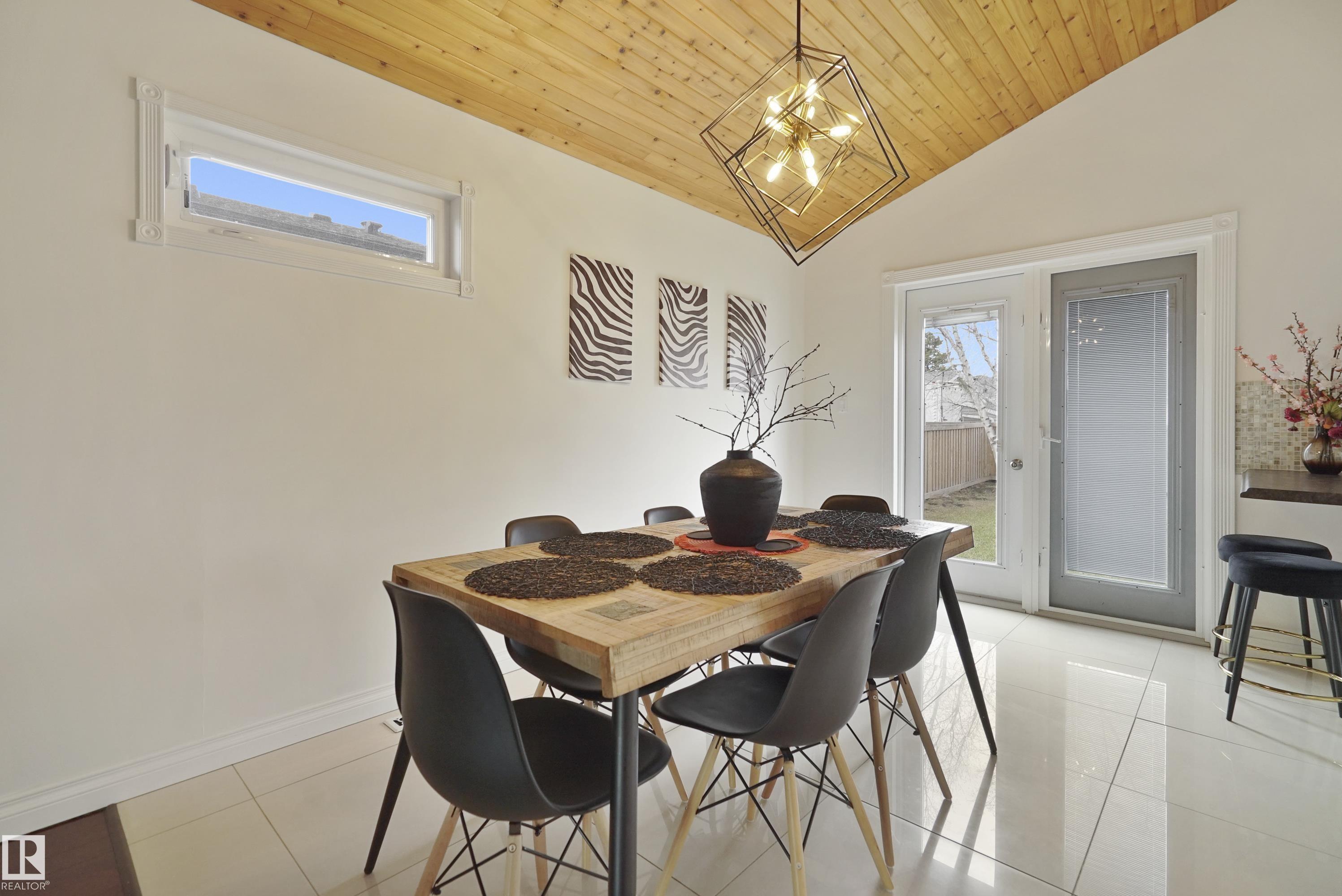https://zimg.paragon.ice.com/ParagonImages/Property/PM/RAE/225398996/7/0/0/588961d30819208f2ad3bc02b96aedd6/1/d1e4856d75d758526a2a2ce3cacb921e/225398996-f1061072-a44d-45d5-bf53-2365b91ed621.JPG