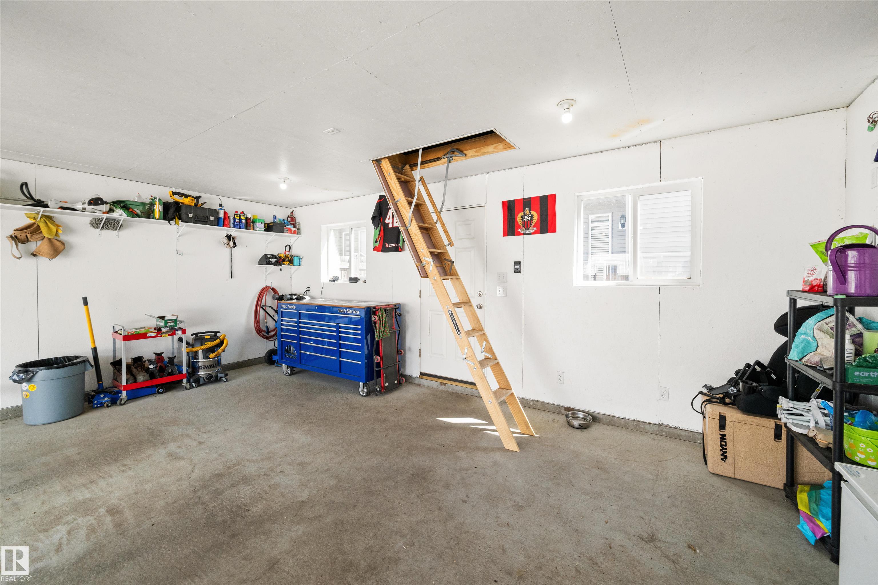 https://zimg.paragon.ice.com/ParagonImages/Property/PM/RAE/225399012/36/0/0/9f8e7a85c46f640ea085ca0f045a919d/1/eb0244e05a62a9655f4f6909377ac693/225399012-791a019a-dadb-4f1c-8f23-fef2fbb37028.JPG