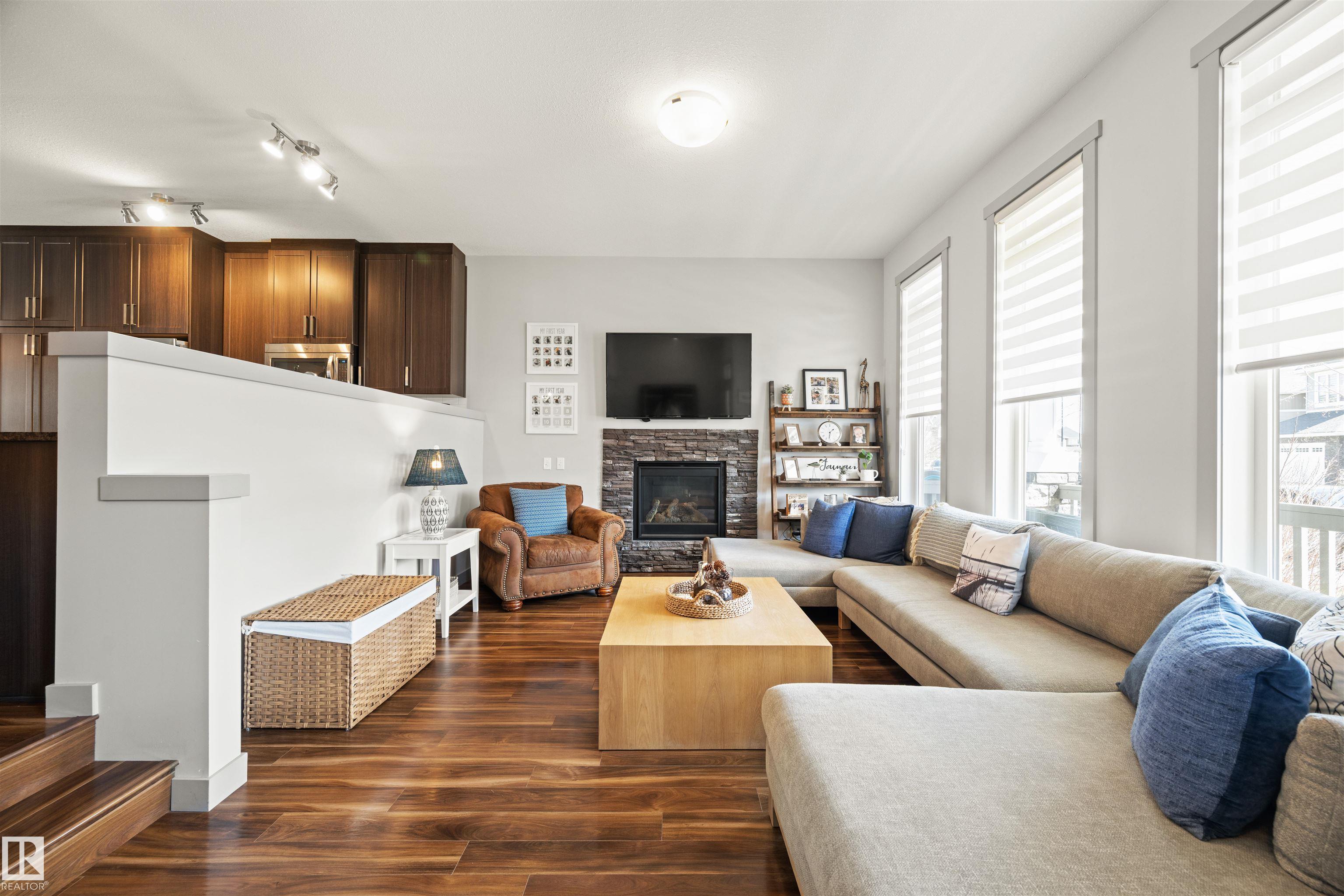 Picture for 16460 15 AV SW