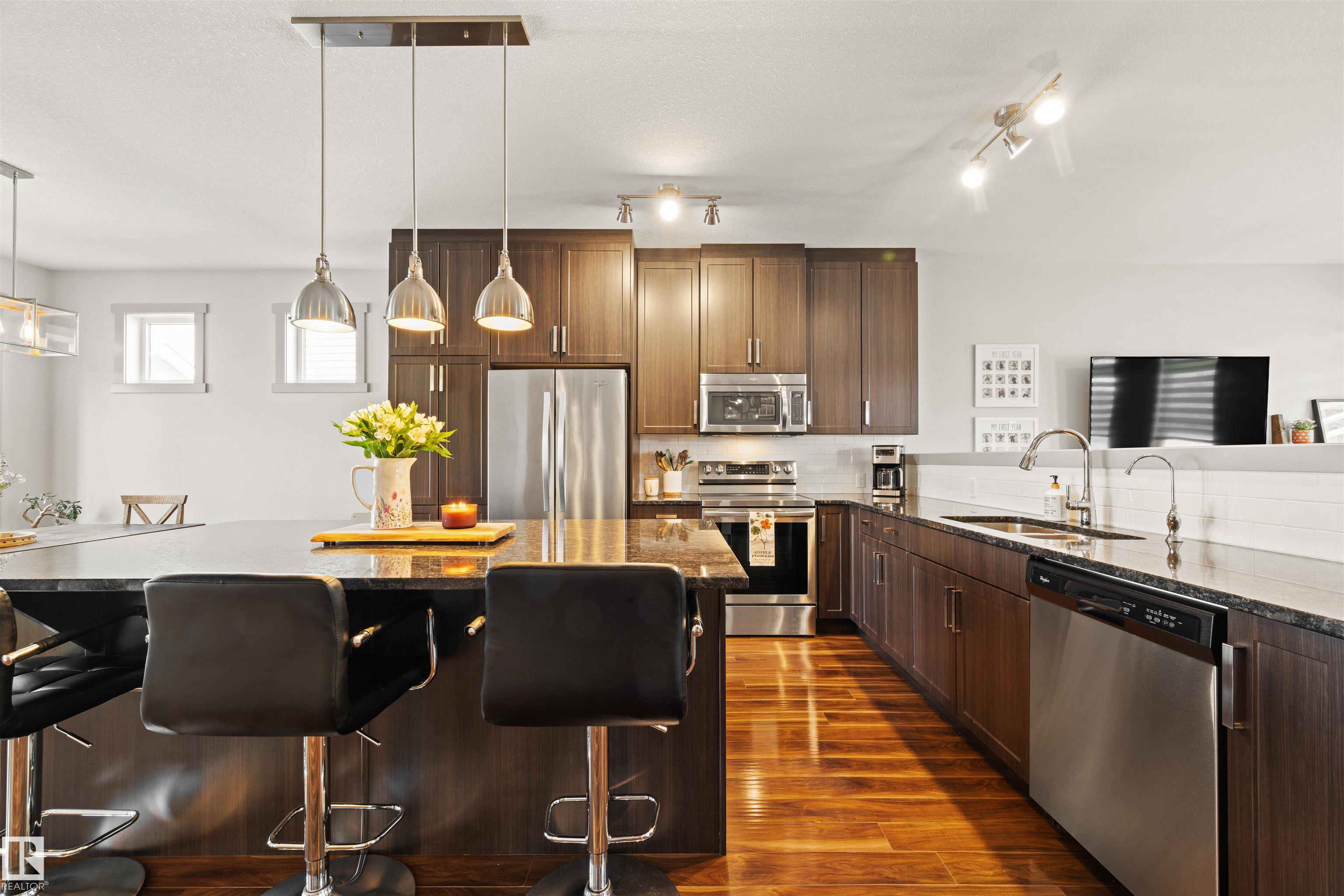 Picture for 16460 15 AV SW