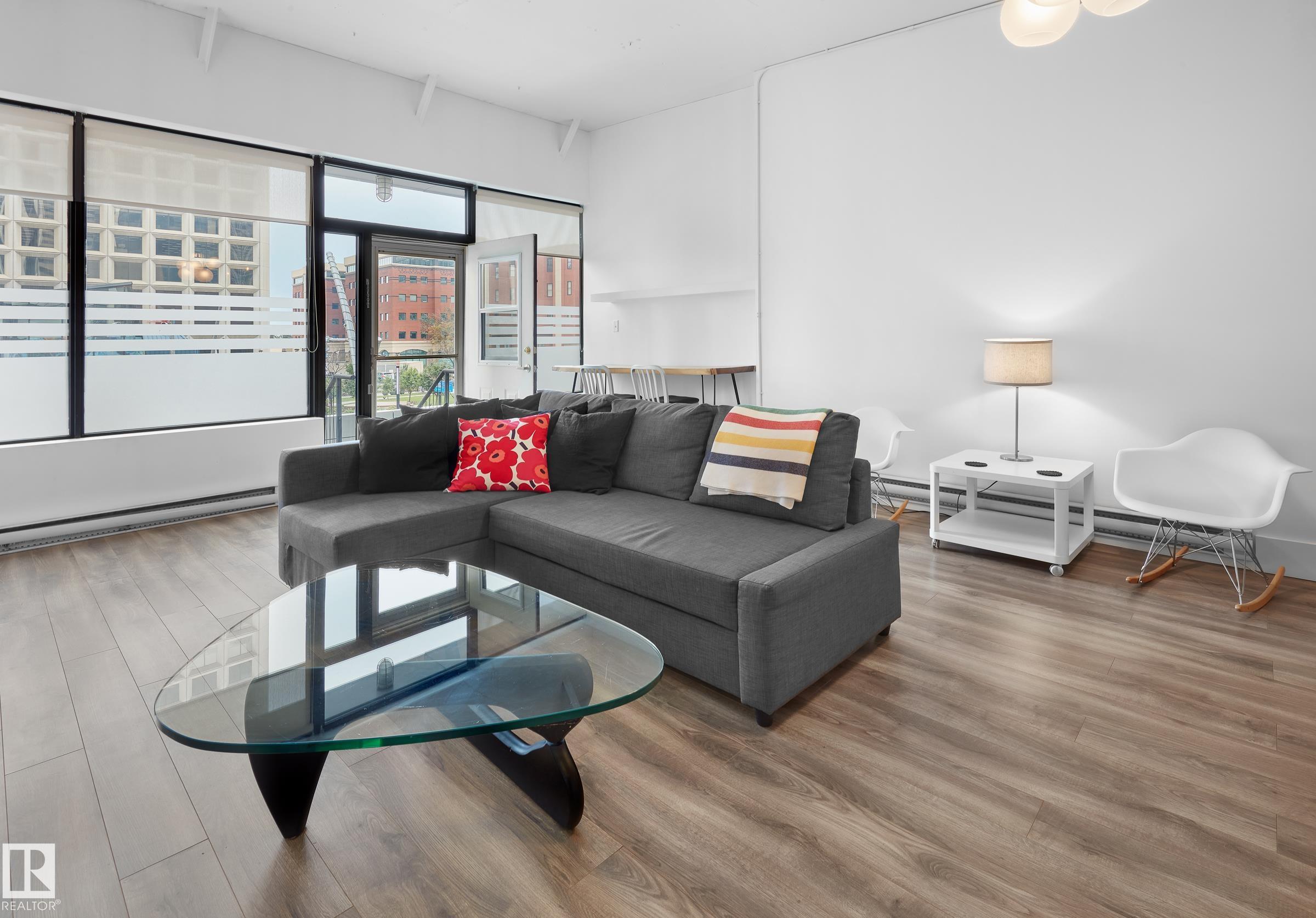 https://zimg.paragon.ice.com/ParagonImages/Property/PM/RAE/225399029/8/0/0/7caecdf056e11210fa988738d4ffc0e9/1/157fa051e8cf0eea48e6418fdee27d81/225399029-bd8aabf1-2925-4d0c-8a01-ce0592afc439.JPG