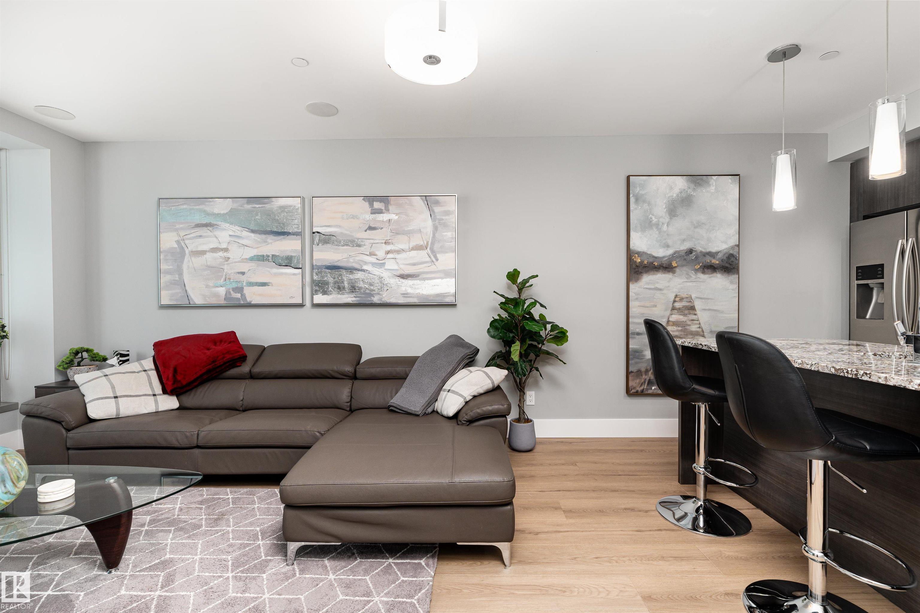 https://zimg.paragon.ice.com/ParagonImages/Property/PM/RAE/225399037/6/0/0/34c84baf92597de6ab5fbb10ba1b961c/1/d34b273b3be09fa2a57bd68e05f8b25a/225399037-72d7a767-3ac4-4c88-a870-f705893338f5.JPG