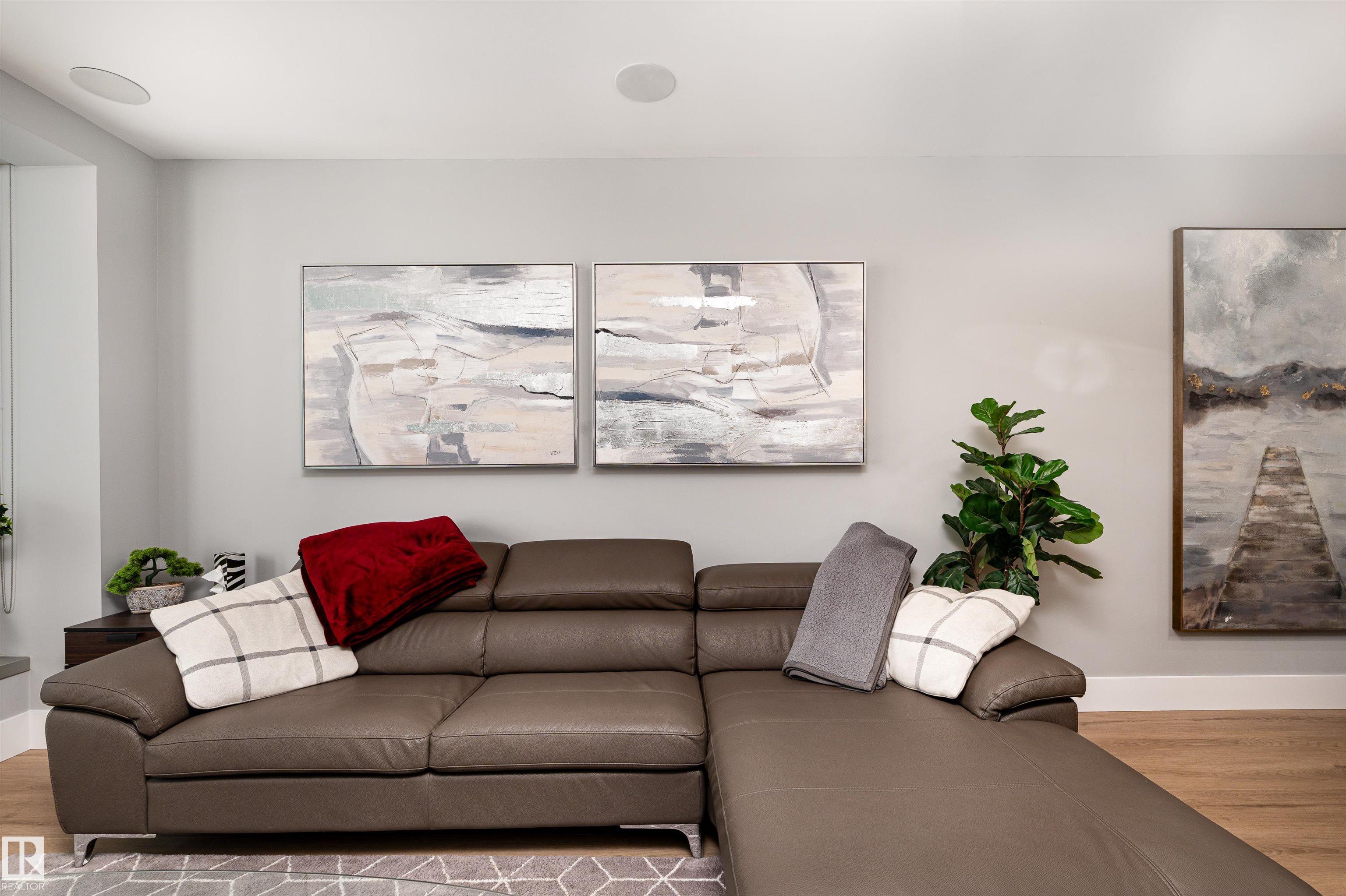 https://zimg.paragon.ice.com/ParagonImages/Property/PM/RAE/225399037/9/0/0/a27a955f4b49114c1664b196bd45ef47/1/d34b273b3be09fa2a57bd68e05f8b25a/225399037-71344e88-5f0e-4a28-9143-5210422e1aa7.JPG