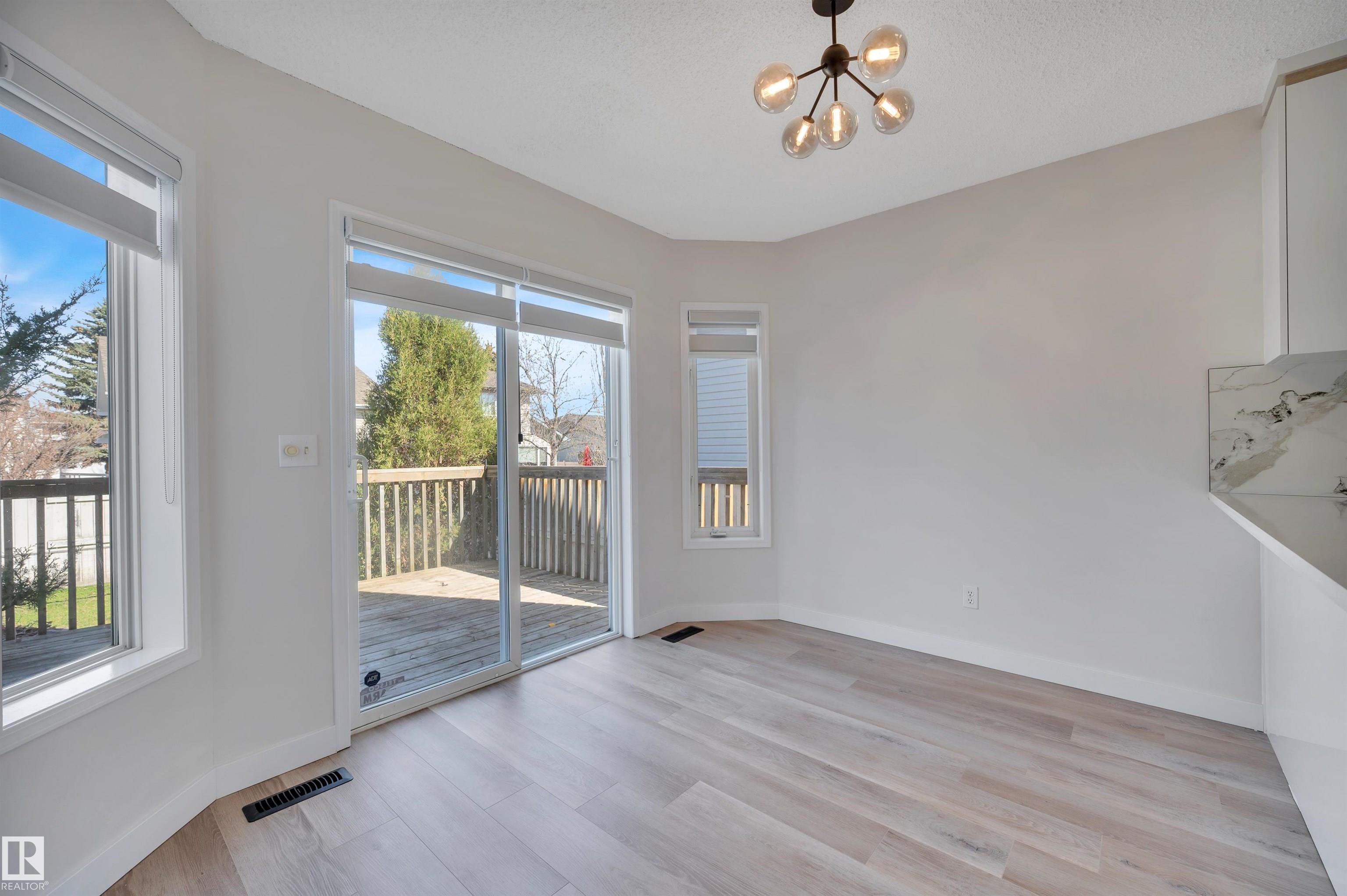 Photo 15 at 4124 37a Avenue NW, Kiniski Gardens, Edmonton