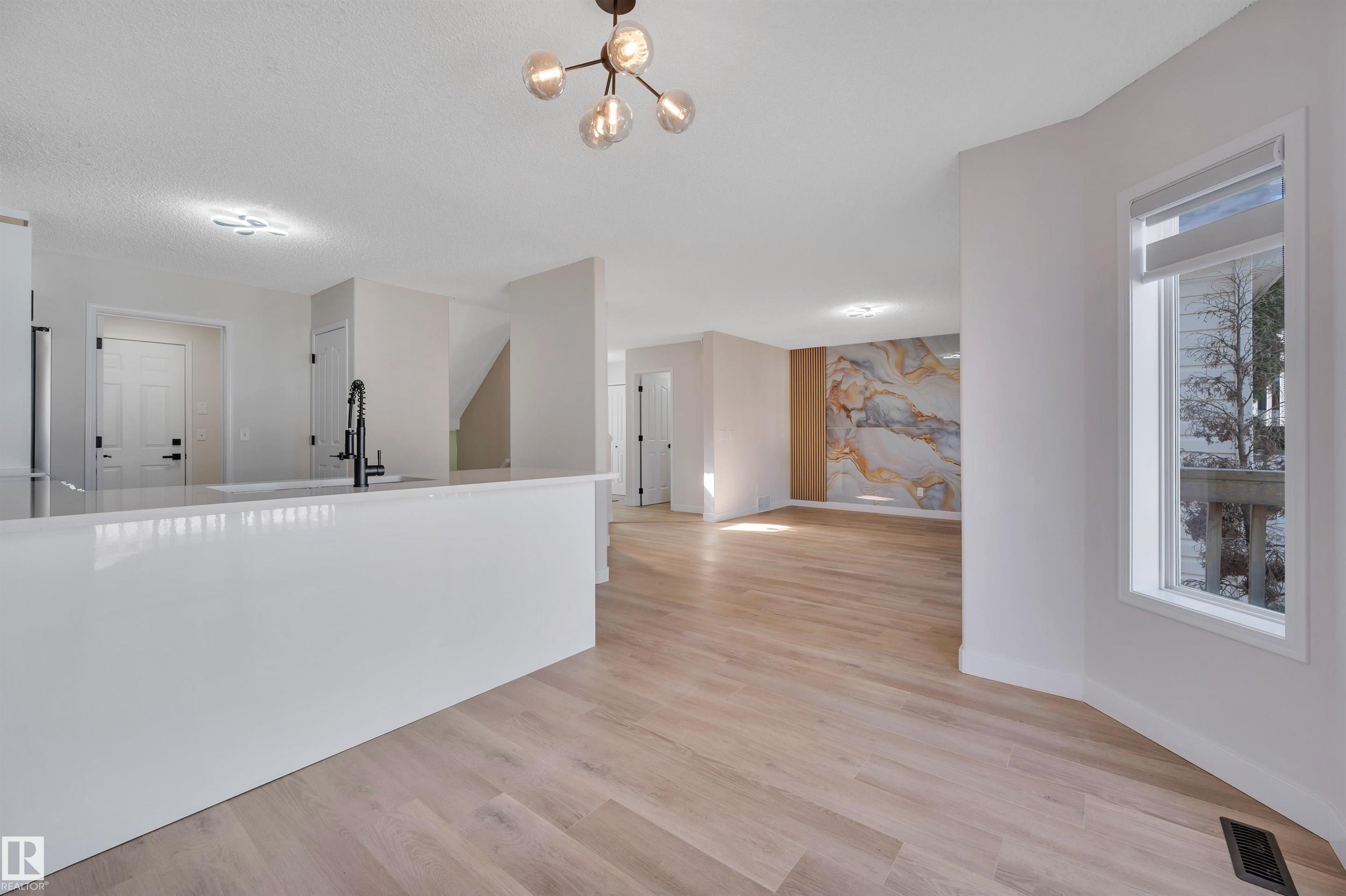 Photo 16 at 4124 37a Avenue NW, Kiniski Gardens, Edmonton