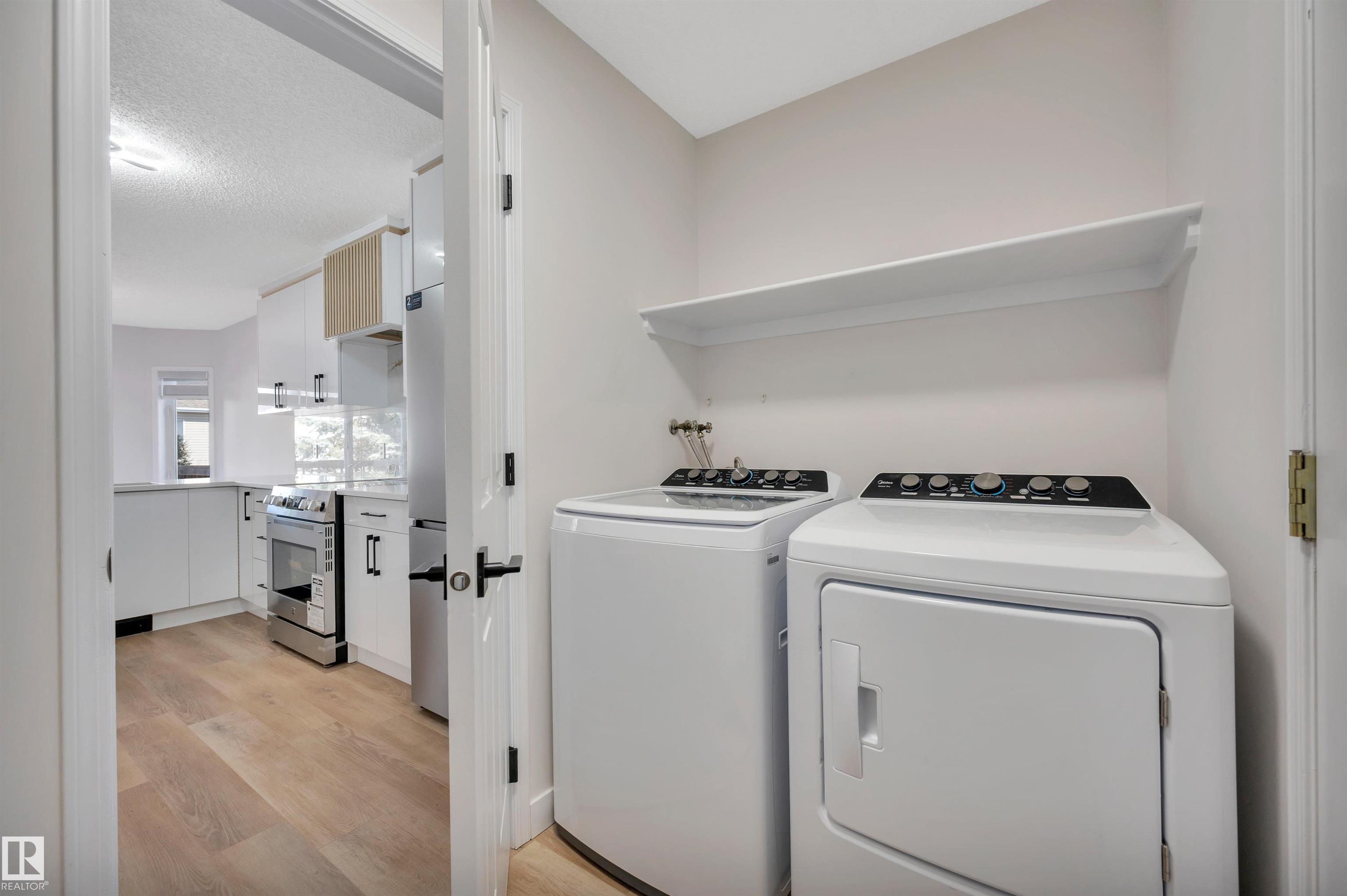 Photo 17 at 4124 37a Avenue NW, Kiniski Gardens, Edmonton