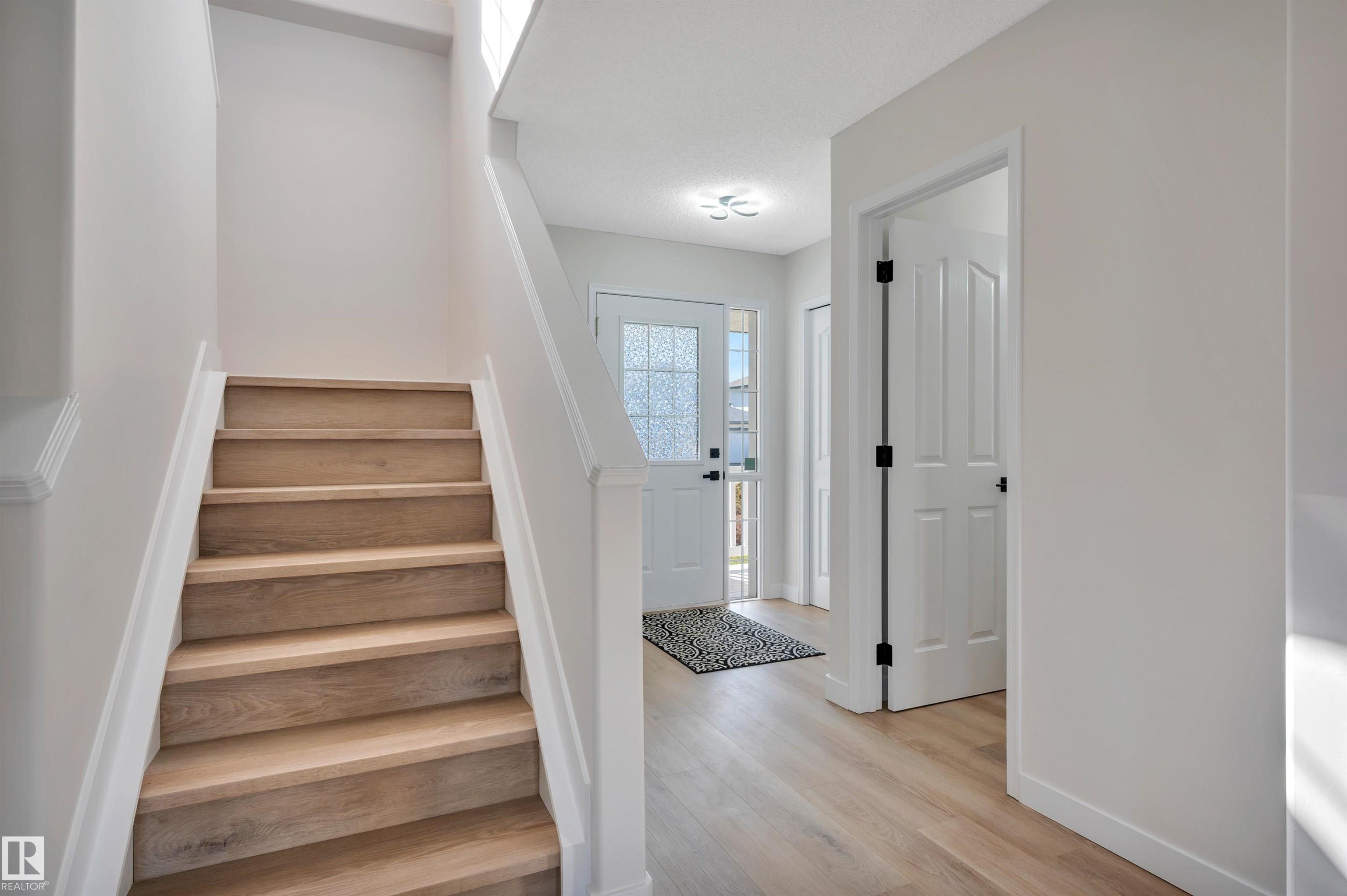 Photo 18 at 4124 37a Avenue NW, Kiniski Gardens, Edmonton