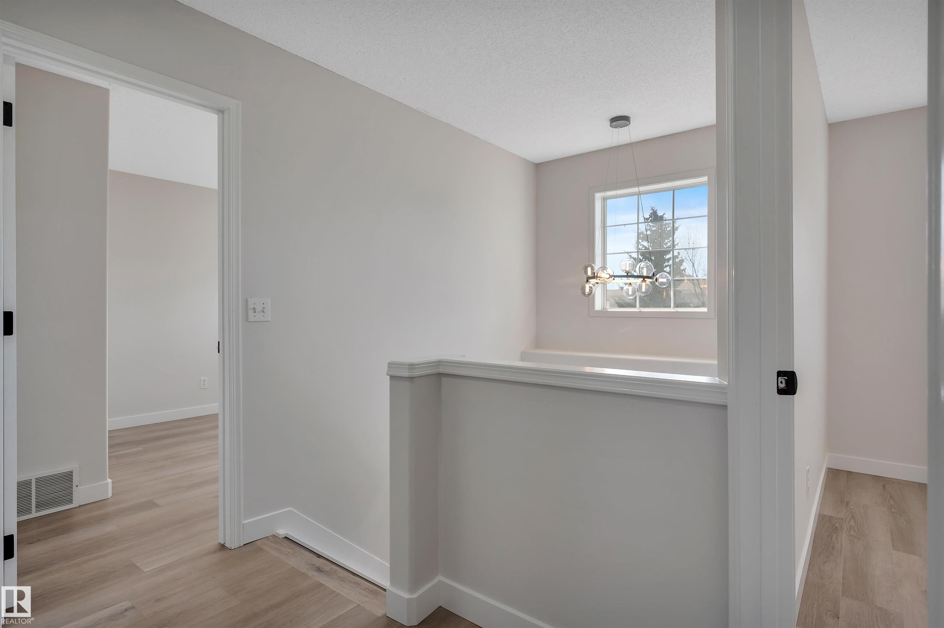 Photo 20 at 4124 37a Avenue NW, Kiniski Gardens, Edmonton