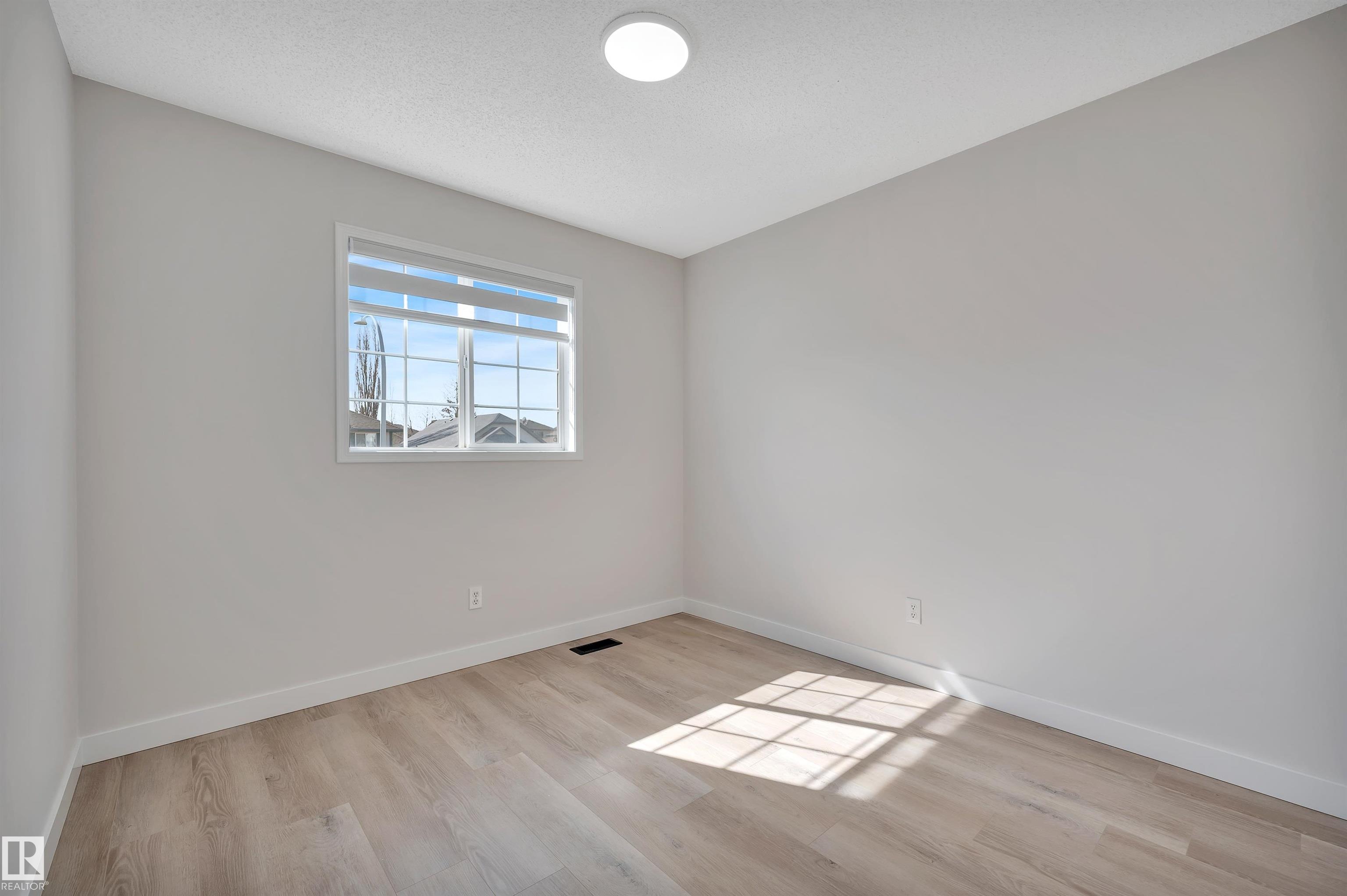 Photo 25 at 4124 37a Avenue NW, Kiniski Gardens, Edmonton