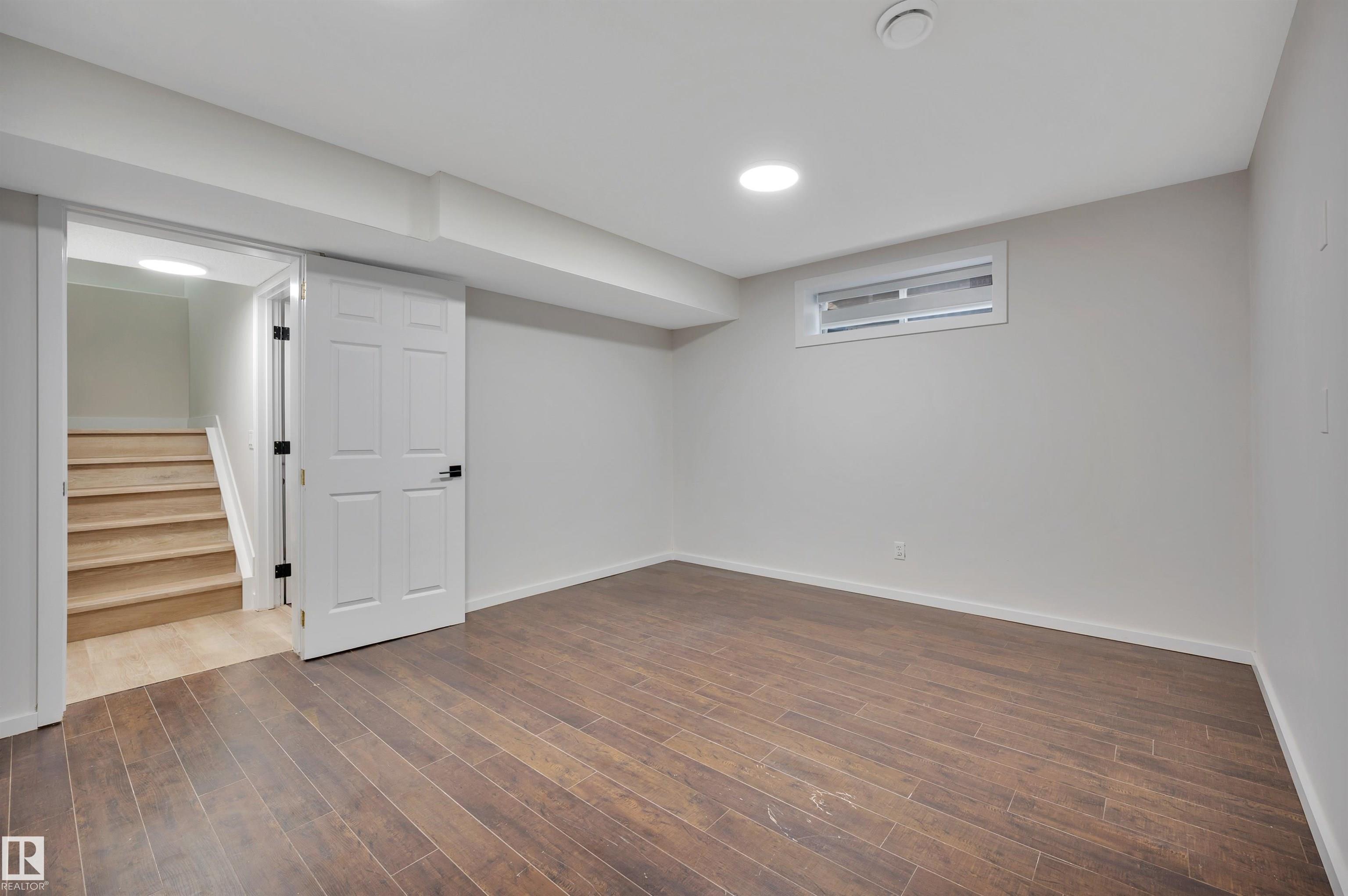 Photo 31 at 4124 37a Avenue NW, Kiniski Gardens, Edmonton