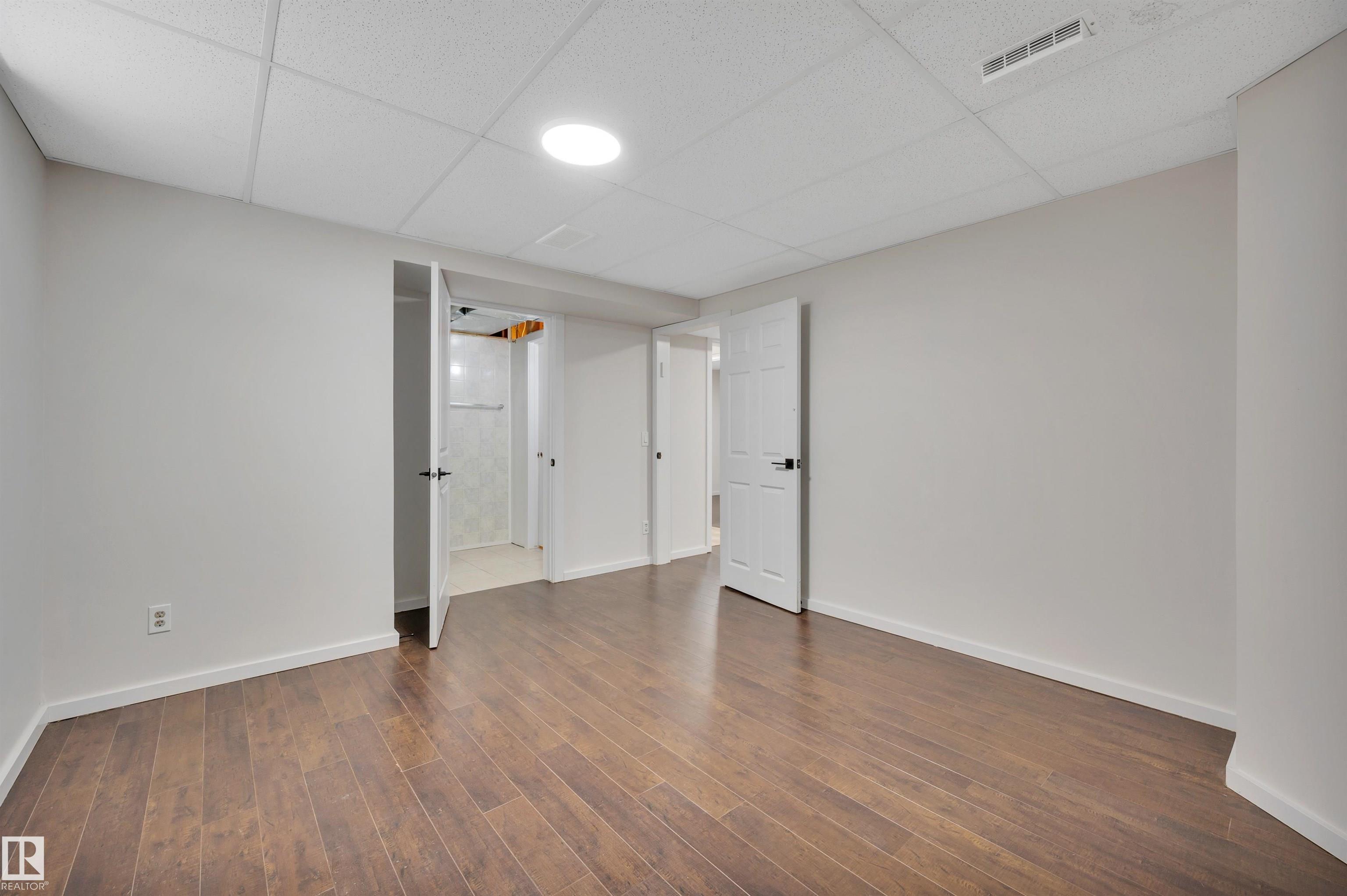 Photo 34 at 4124 37a Avenue NW, Kiniski Gardens, Edmonton