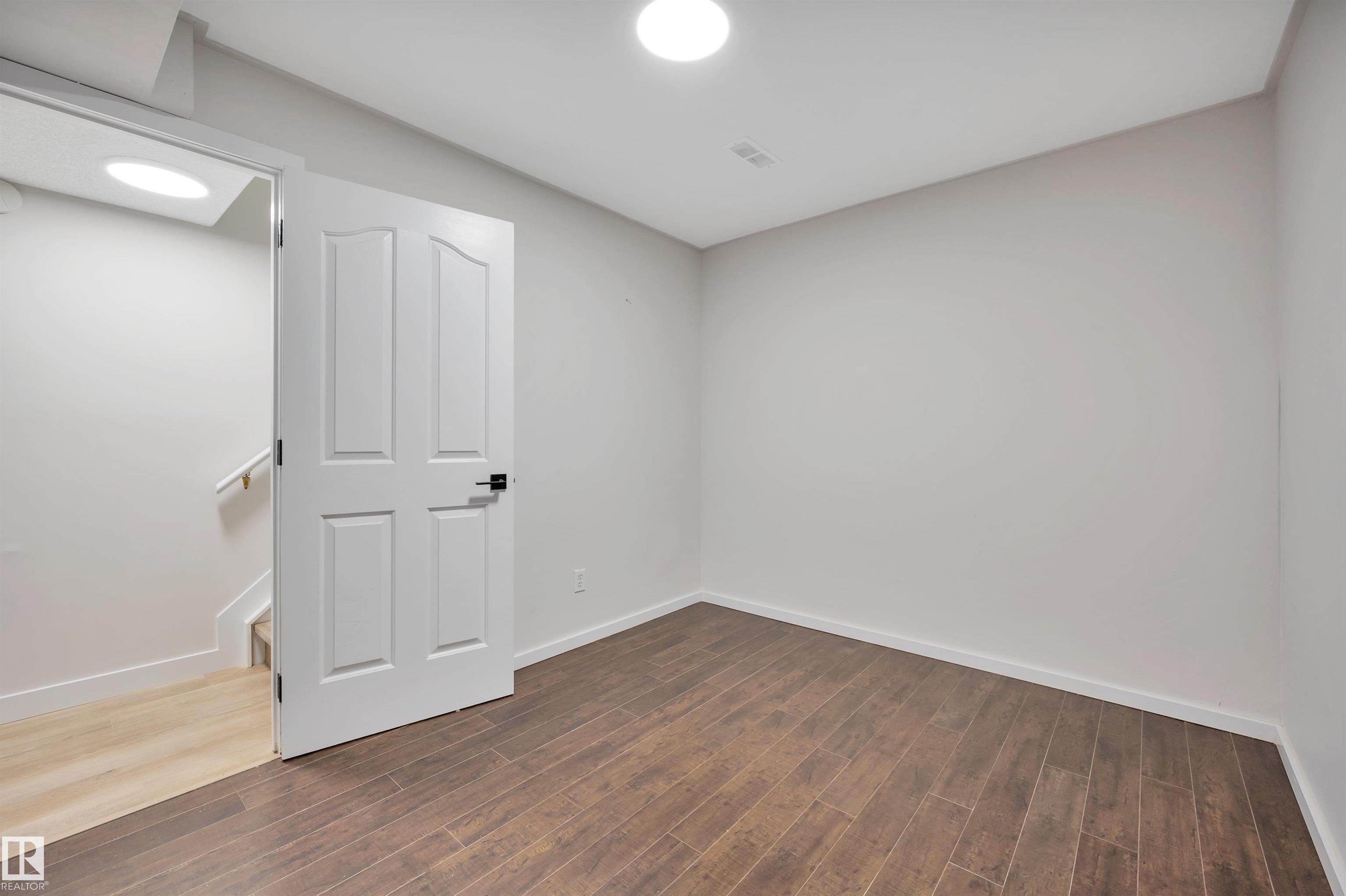 Photo 35 at 4124 37a Avenue NW, Kiniski Gardens, Edmonton