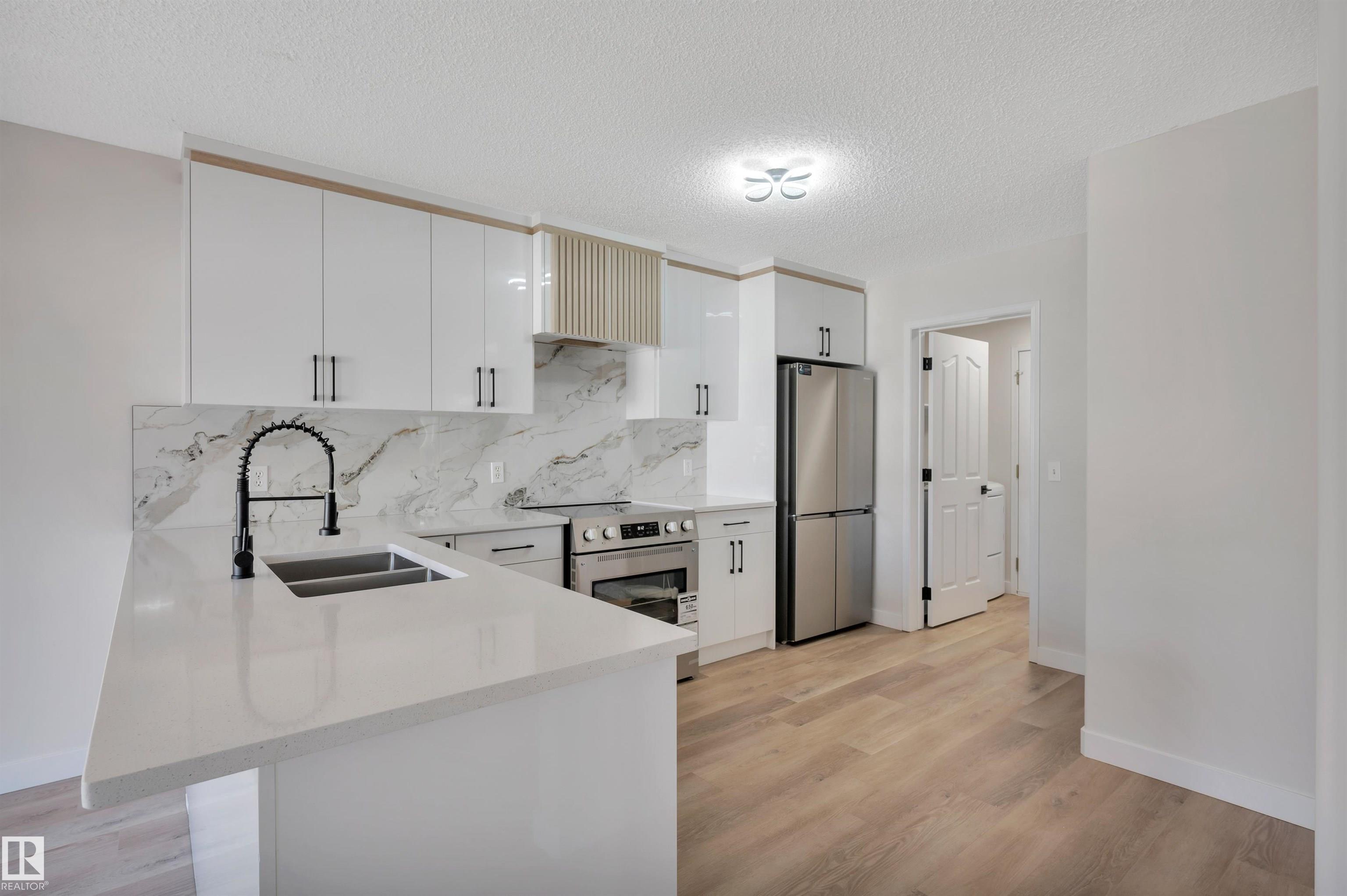 Photo 8 at 4124 37a Avenue NW, Kiniski Gardens, Edmonton