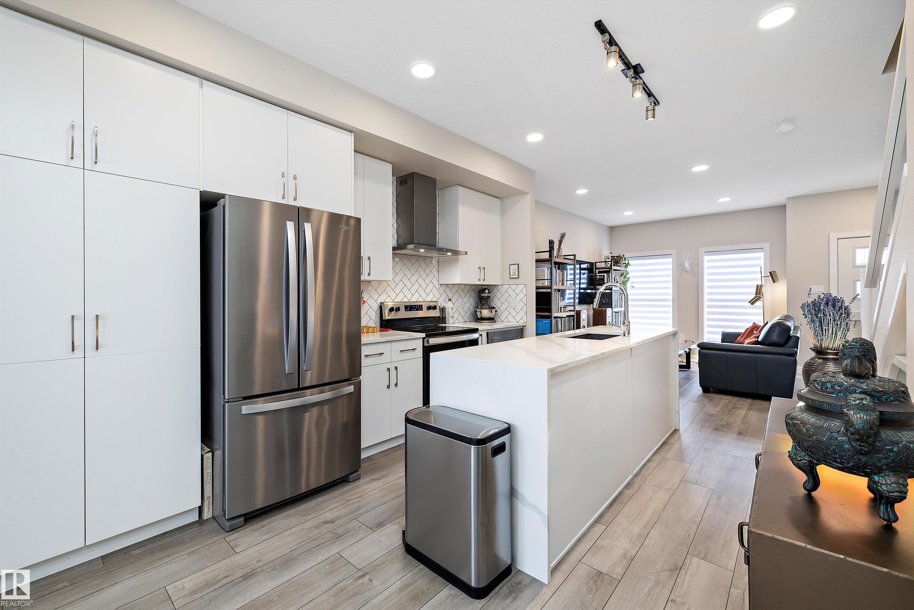 https://zimg.paragon.ice.com/ParagonImages/Property/PM/RAE/225399049/10/0/0/bf83a831a33d05ec9a70bd1abf41746f/1/b424405d4c7c9aaf4861d566037cf669/225399049-b2763dc7-01fa-4596-b4bd-c850145a7d3f.JPG