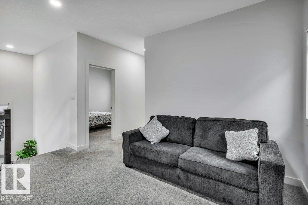 https://zimg.paragon.ice.com/ParagonImages/Property/PM/RAE/225399050/29/0/0/1a2c402c83d023bcbb728b2afc8b98b8/1/7f6bb9dccfa09ed23a172fdd1a752408/225399050-343739F4-2EC4-4E0A-BE17-9687461D78BD.JPG