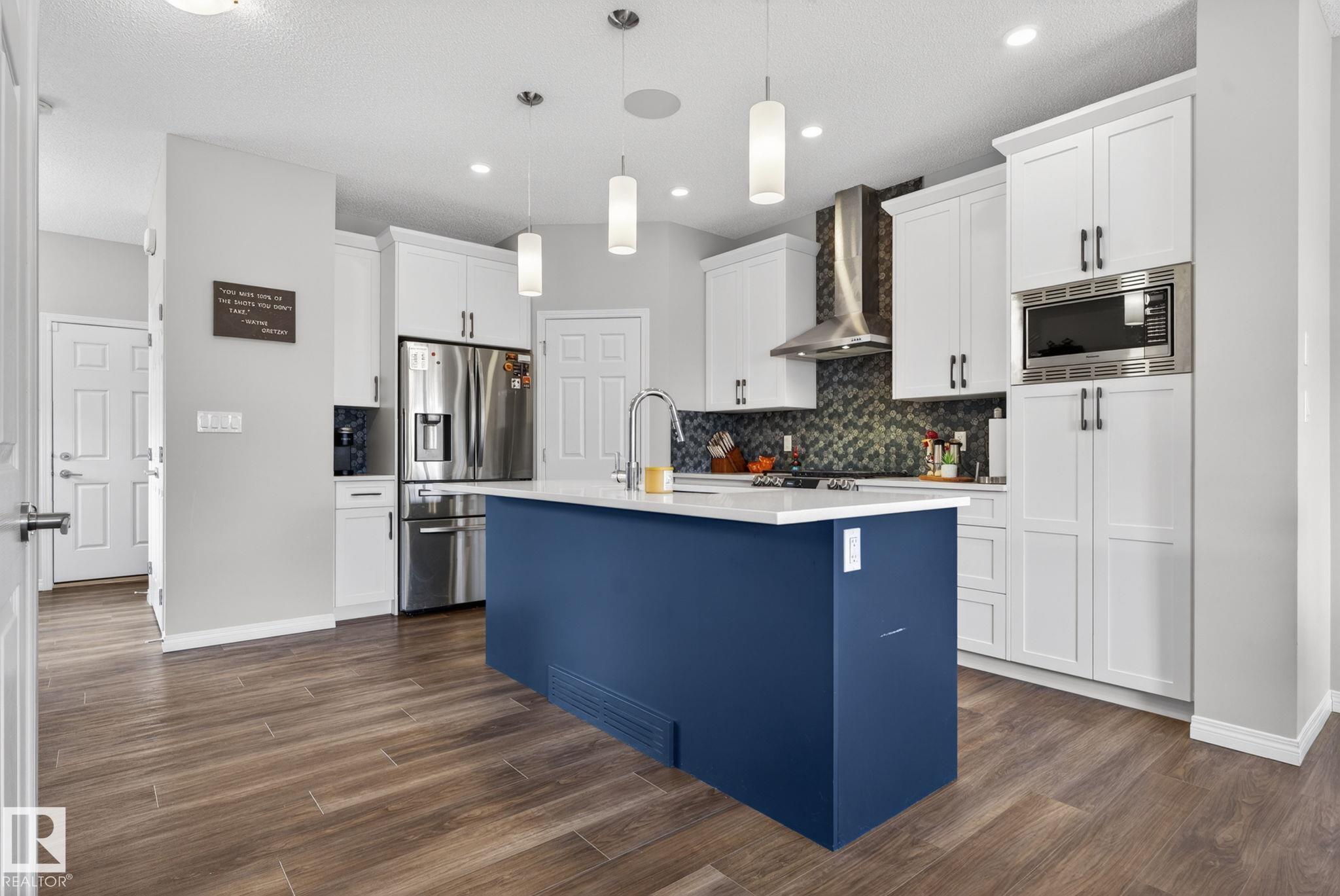 https://zimg.paragon.ice.com/ParagonImages/Property/PM/RAE/225399051/11/0/0/81d4a50d7df365ad960c338ddad39cfc/1/4ccfe808f8a1360bcf941b2fd9f2a486/225399051-a941436c-efcf-4ff7-8715-047f87a566c9.JPG