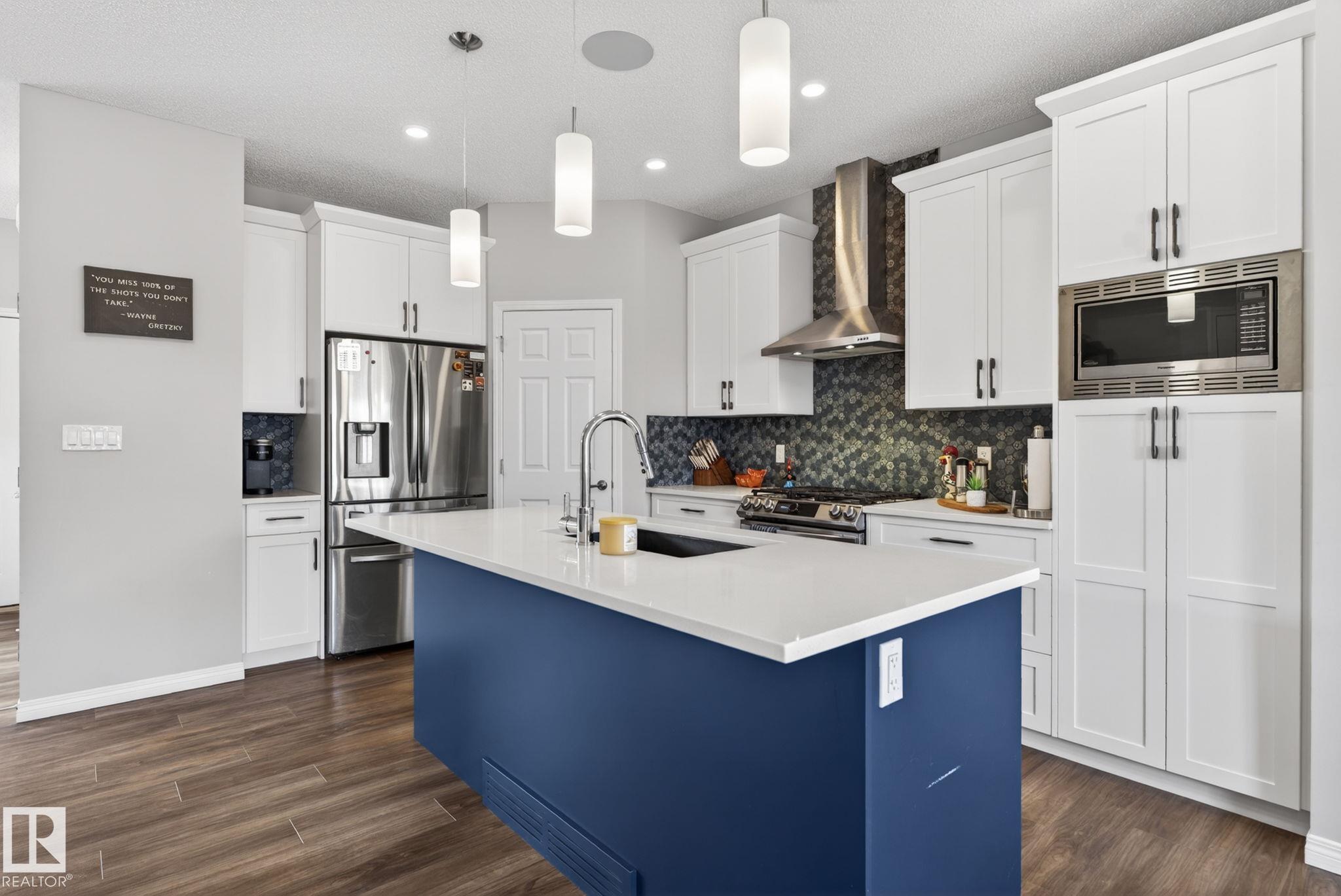 https://zimg.paragon.ice.com/ParagonImages/Property/PM/RAE/225399051/12/0/0/9a91bd4c391d8ca18c78c6bd8b126291/1/4ccfe808f8a1360bcf941b2fd9f2a486/225399051-d4217bd8-553c-4abe-8564-8f6220f28517.JPG